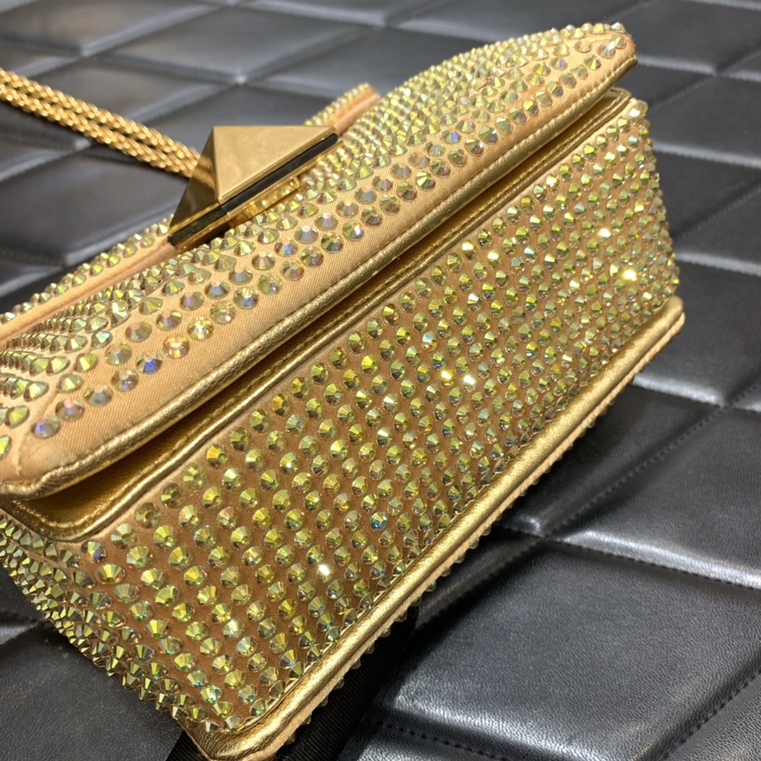 Va1e*ntin0 garavani one stud-19*14*11cm