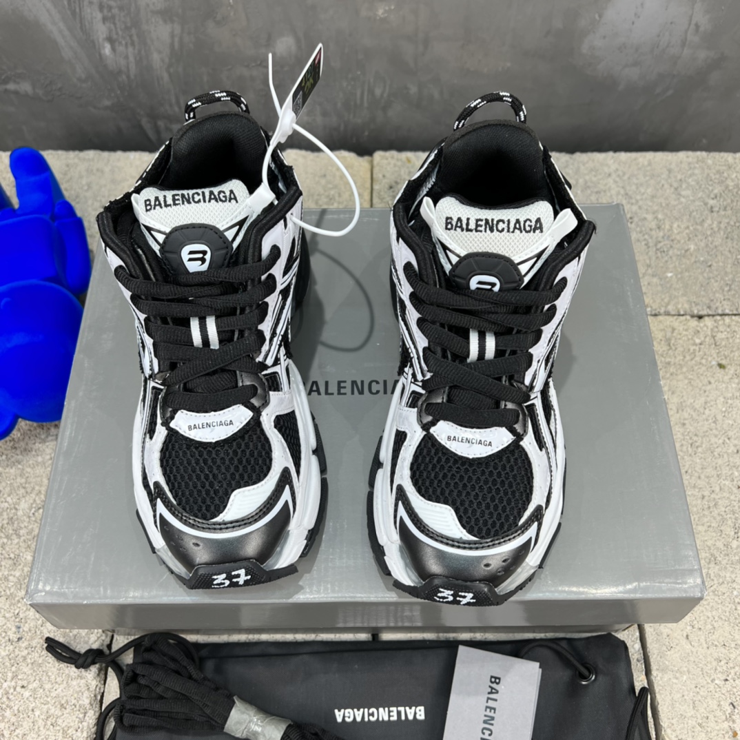 Ba*len*cia*ga runner sneakers