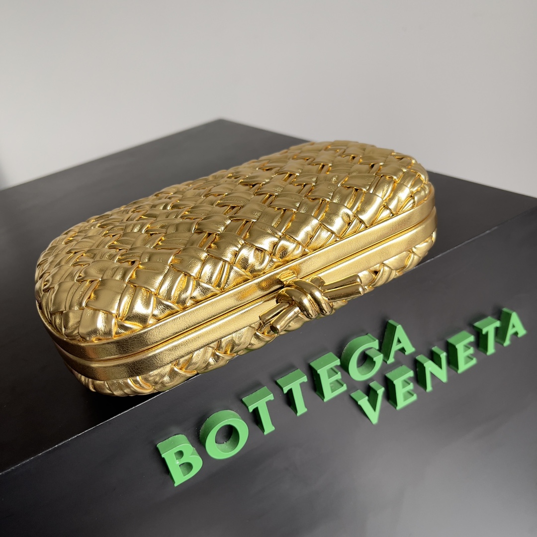 b0tte*a Ven*ta cassette bag-20.5*6*12.5cm