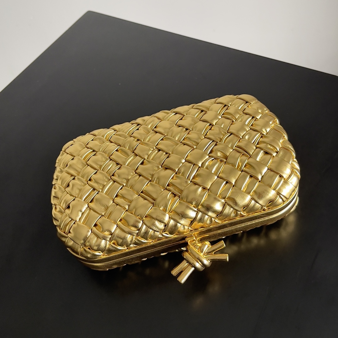 b0tte*a Ven*ta cassette bag-20.5*6*12.5cm