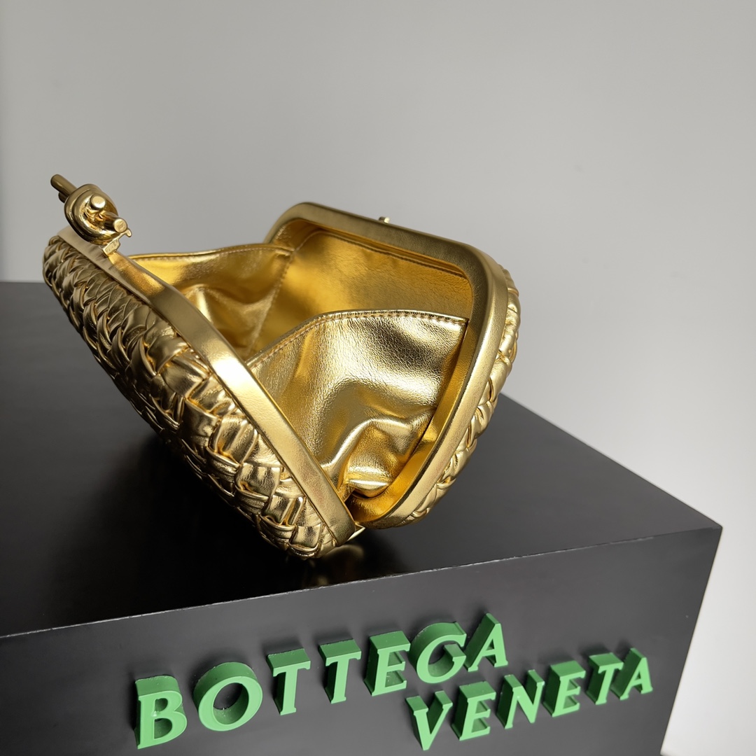 b0tte*a Ven*ta cassette bag-20.5*6*12.5cm