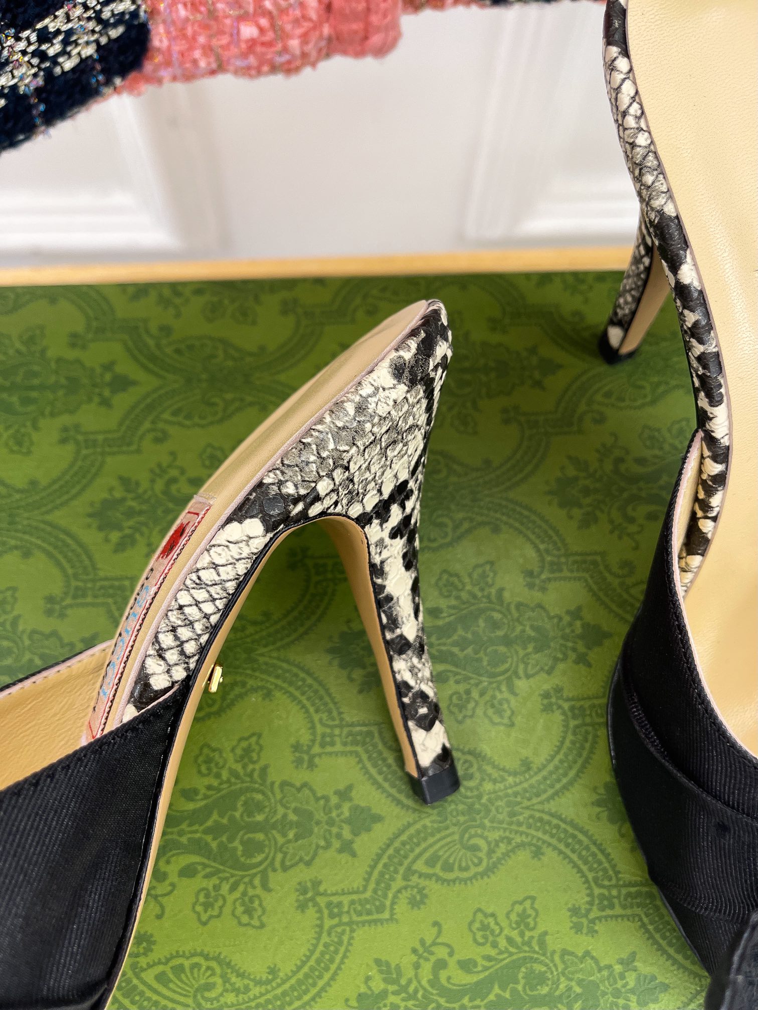 G*u*i slides-8.5cm
