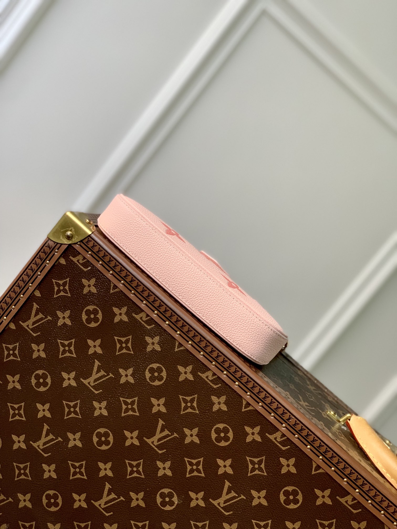 l0*is V*t0n easy pouch on strap-19x11.5x3cm