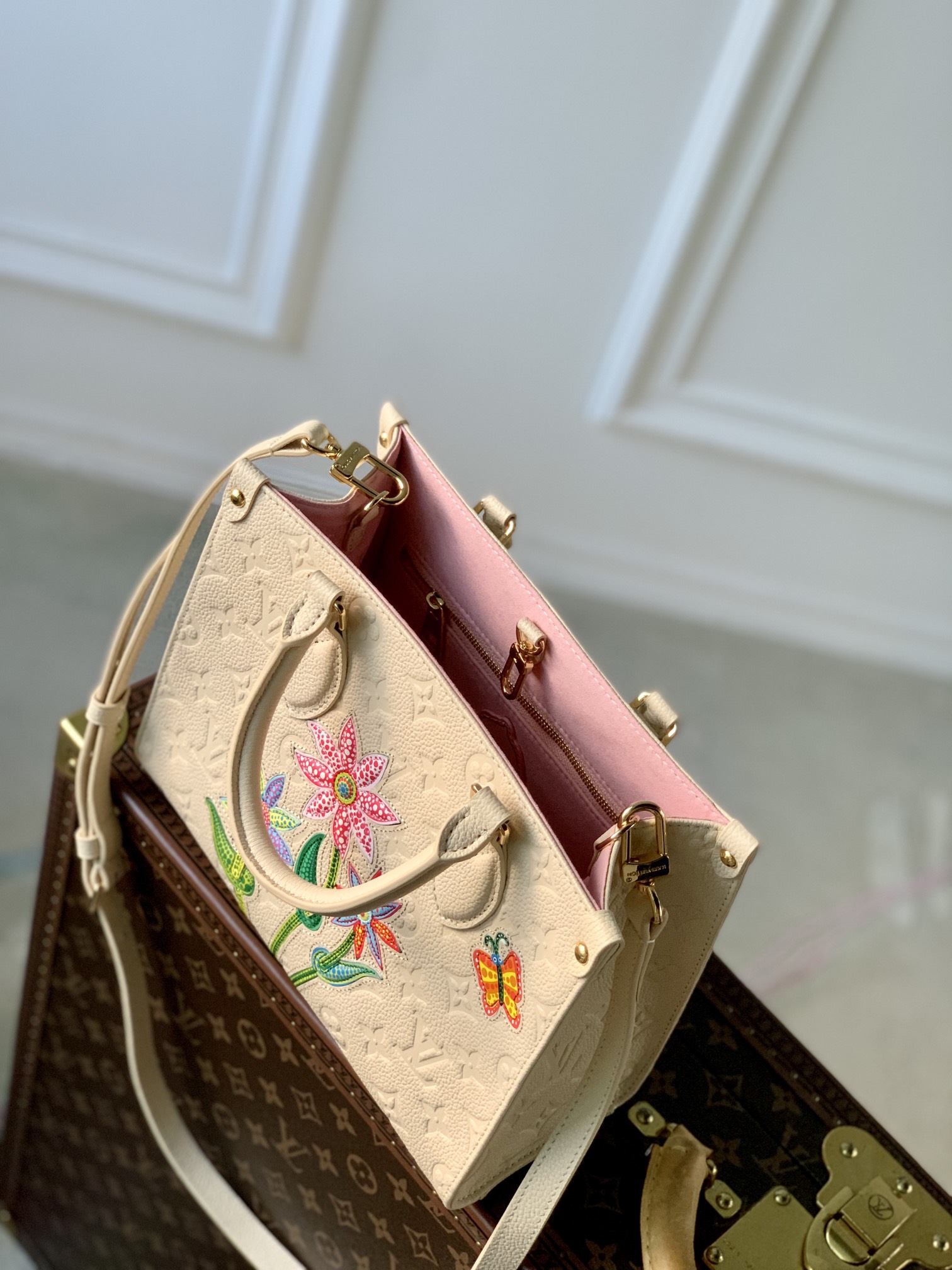 l0*is V*t0n onthego handbag- m21732-25*19*11.5 cm