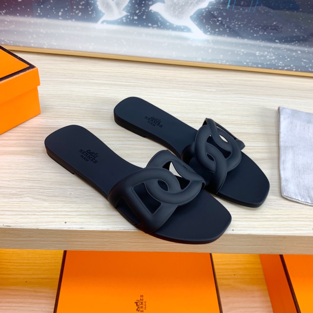 H**mes sandals