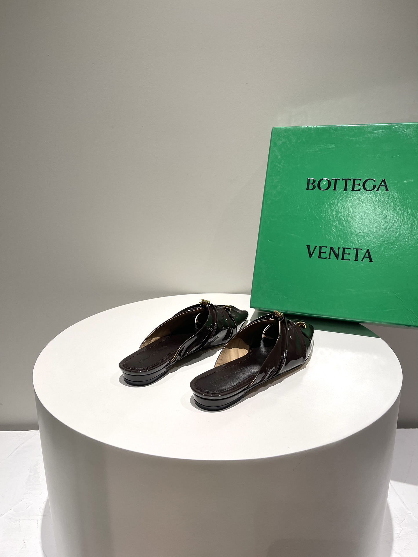 b0tte*a Ven*ta sandals