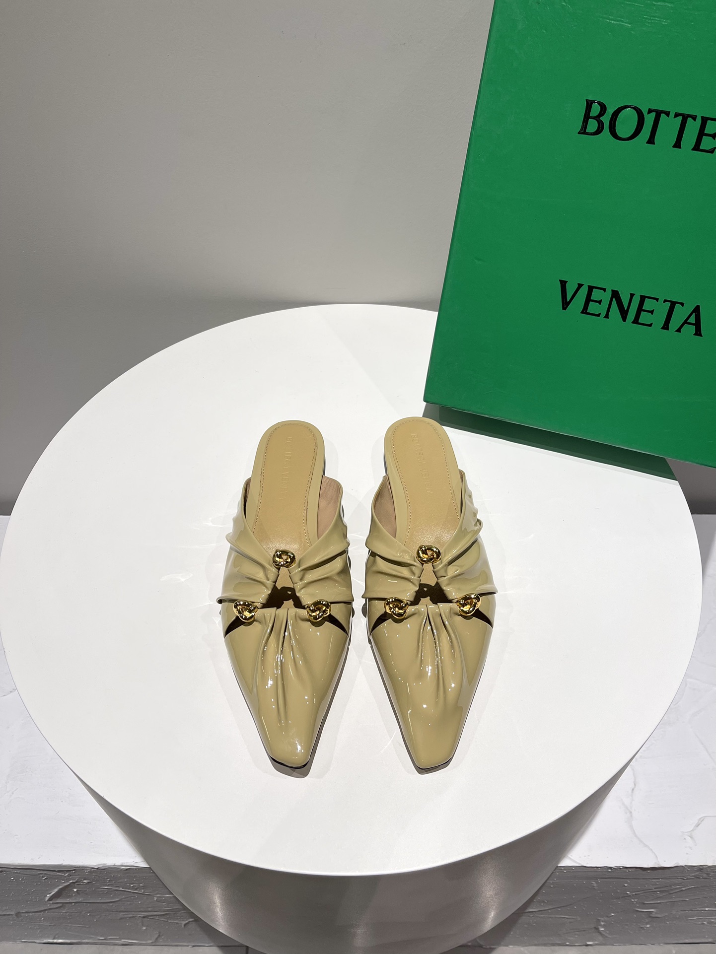 b0tte*a Ven*ta sandals
