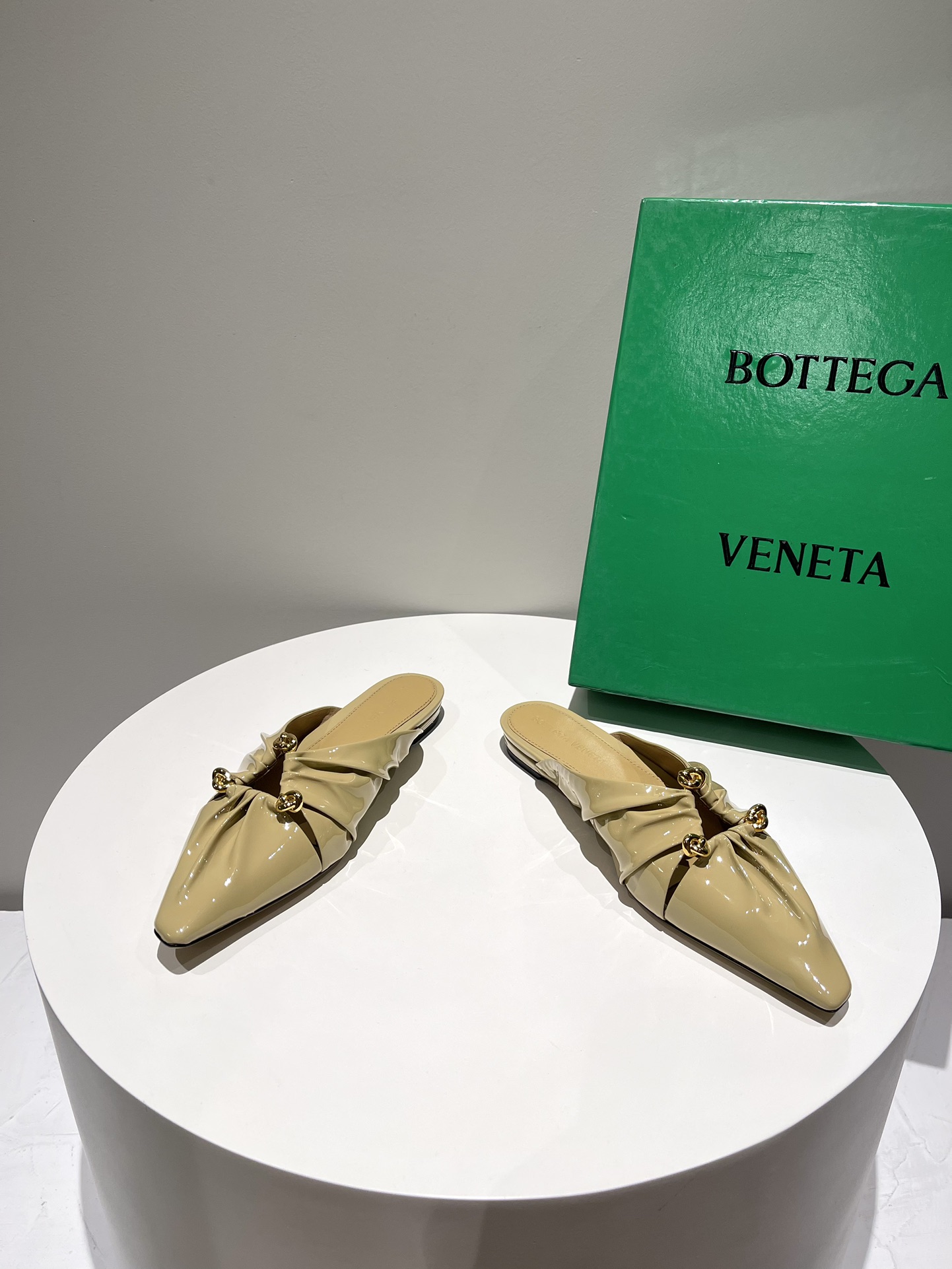 b0tte*a Ven*ta sandals