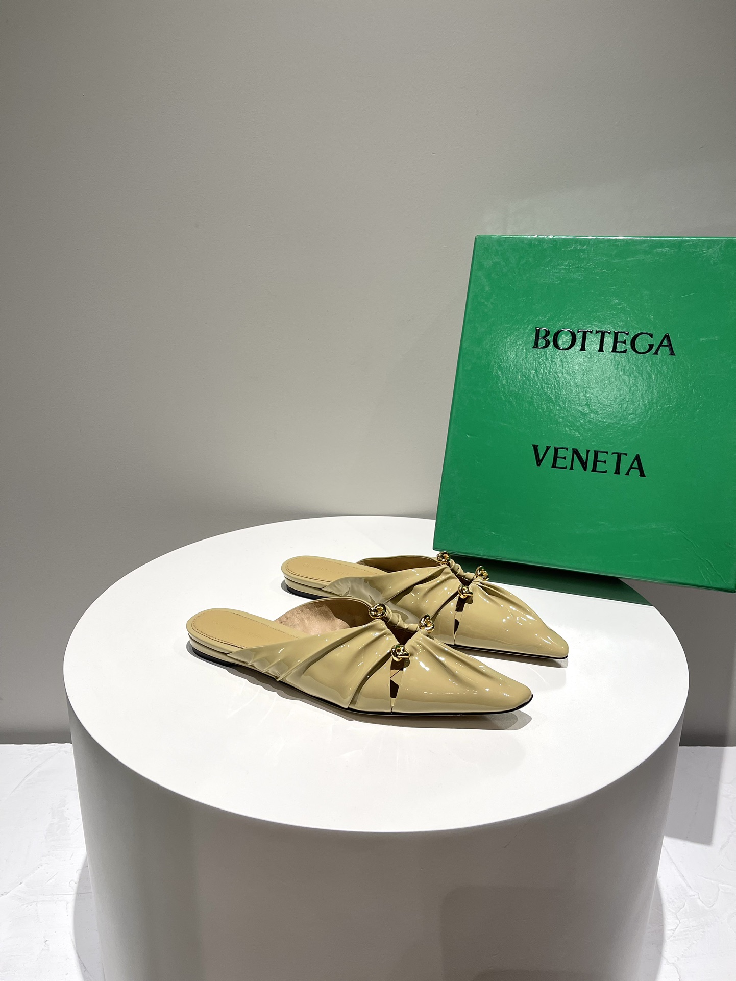b0tte*a Ven*ta sandals