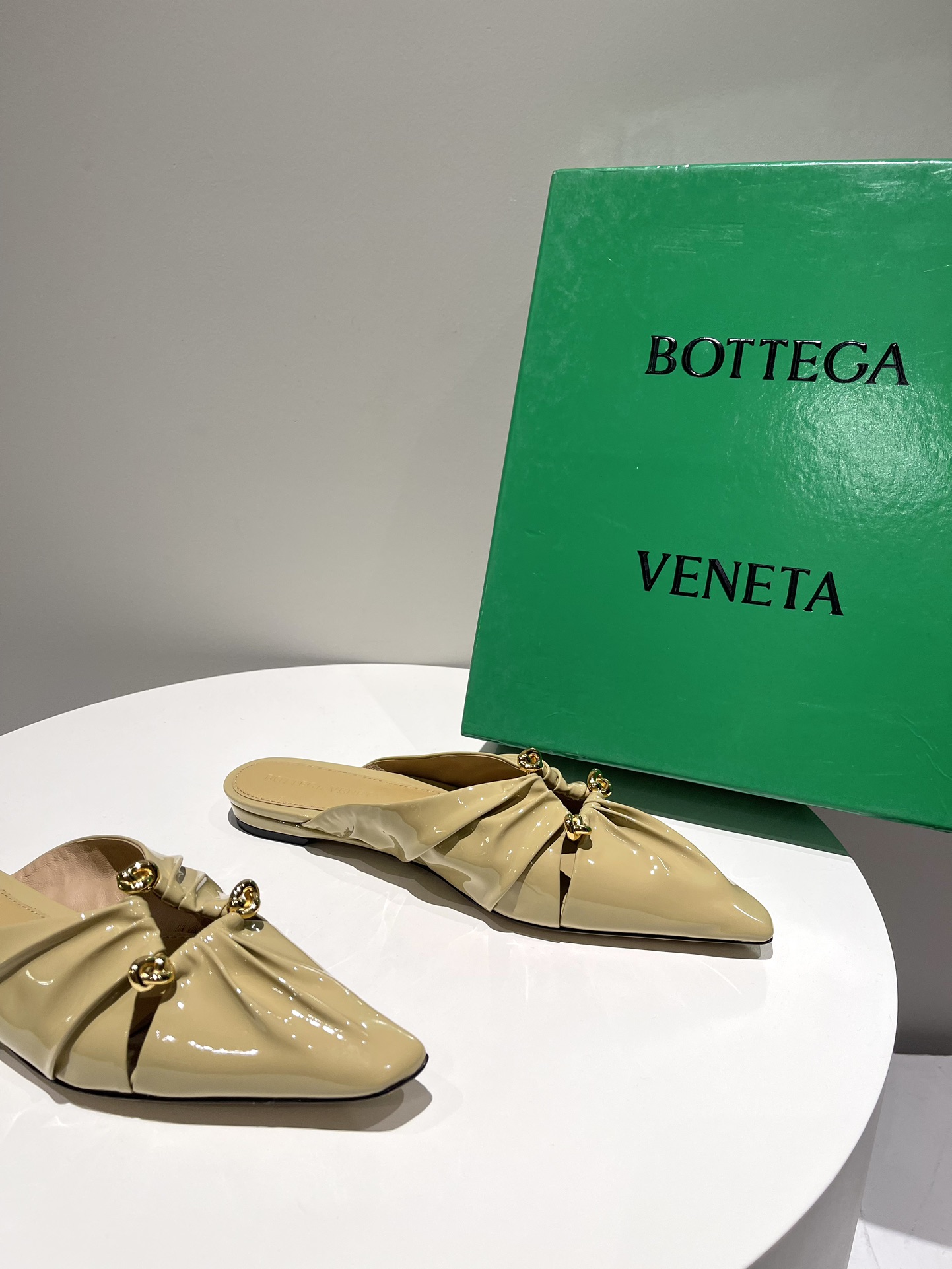 b0tte*a Ven*ta sandals
