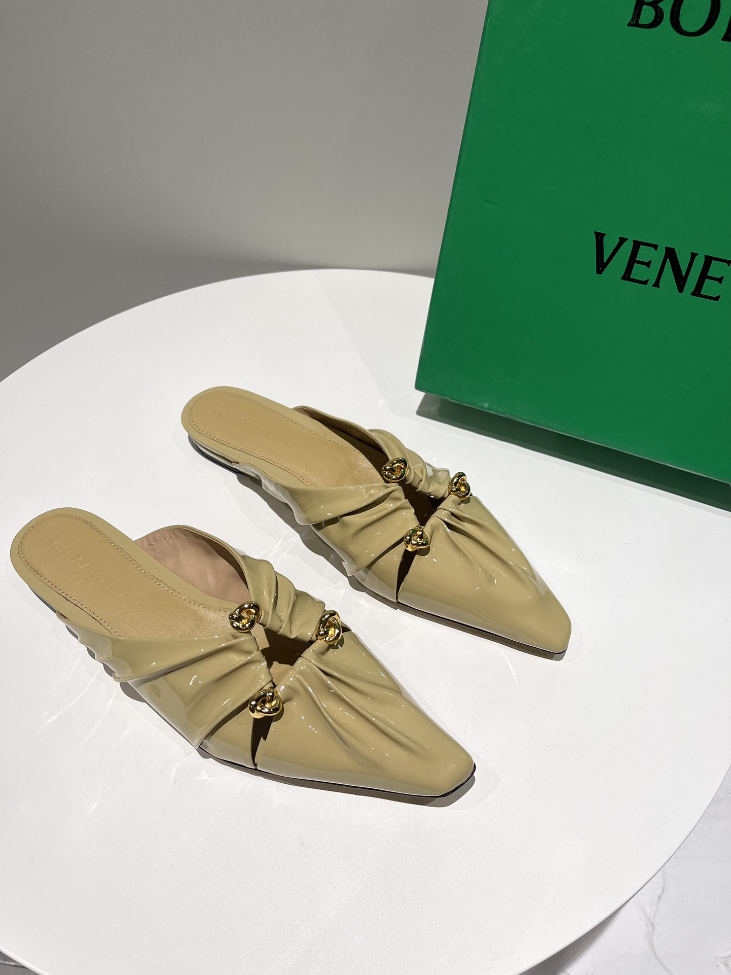 b0tte*a Ven*ta sandals