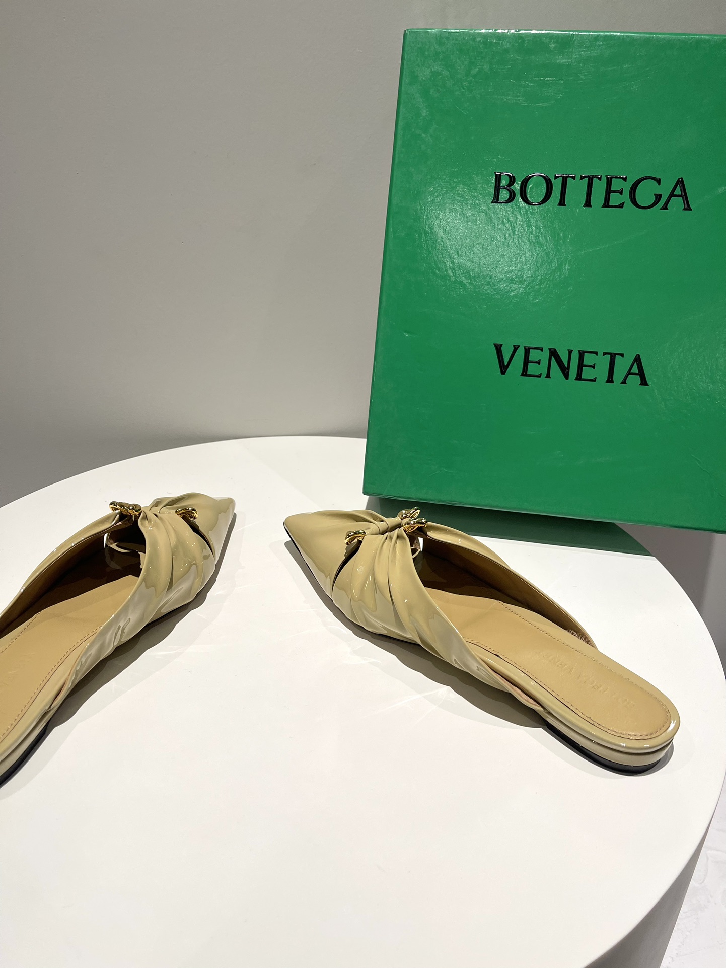 b0tte*a Ven*ta sandals