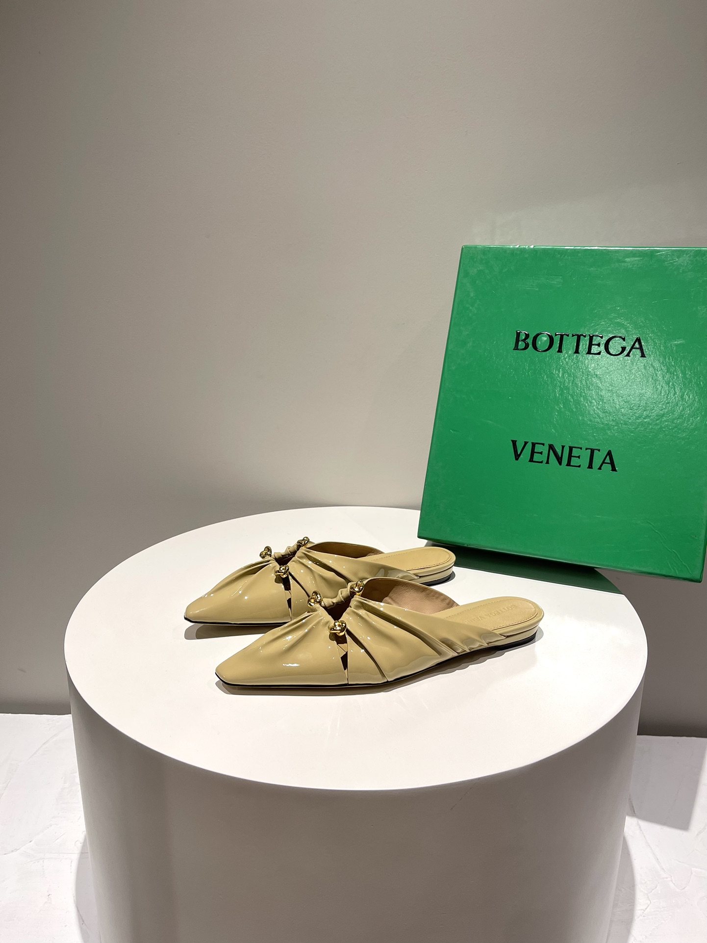 b0tte*a Ven*ta sandals