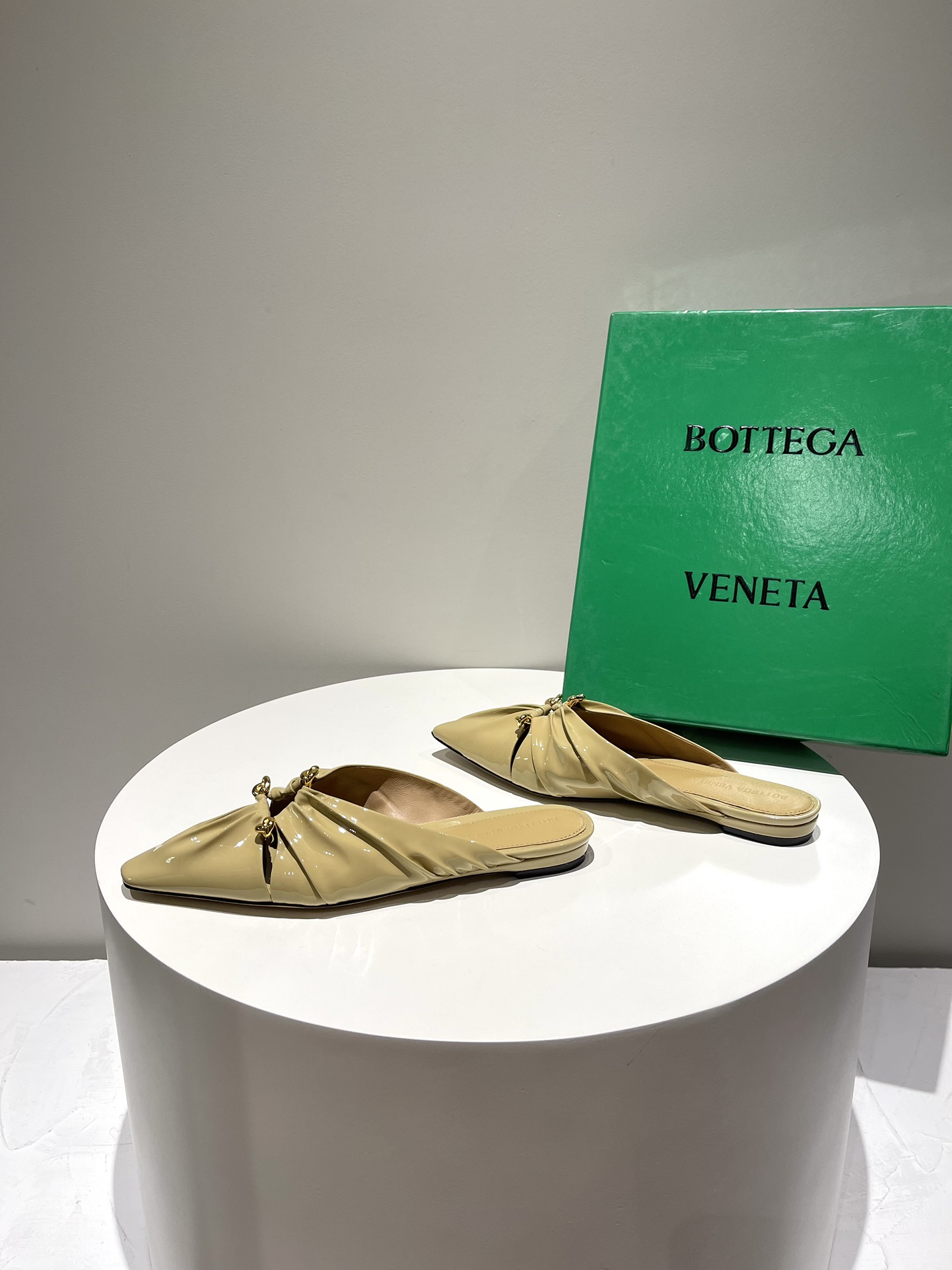 b0tte*a Ven*ta sandals