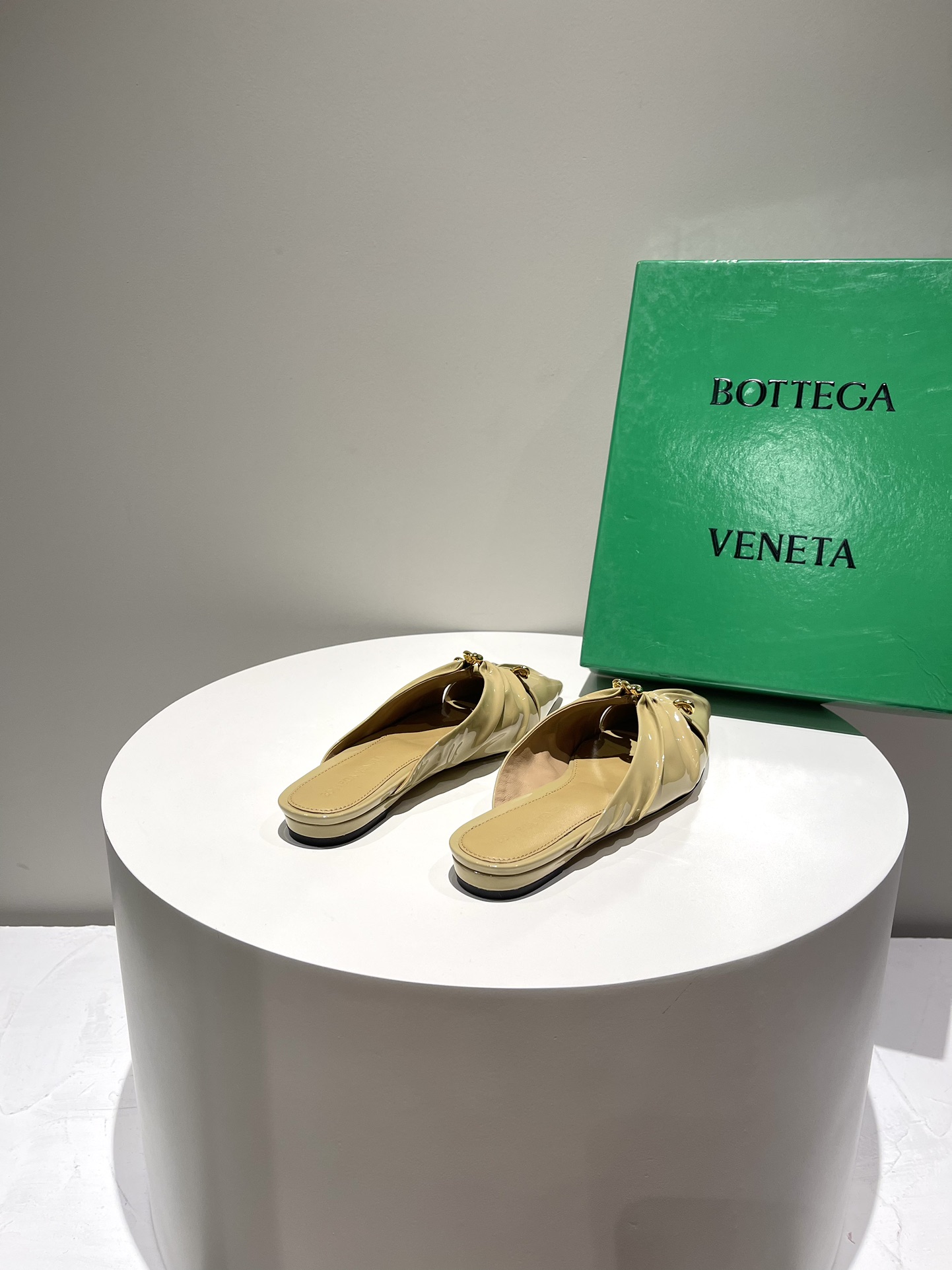 b0tte*a Ven*ta sandals