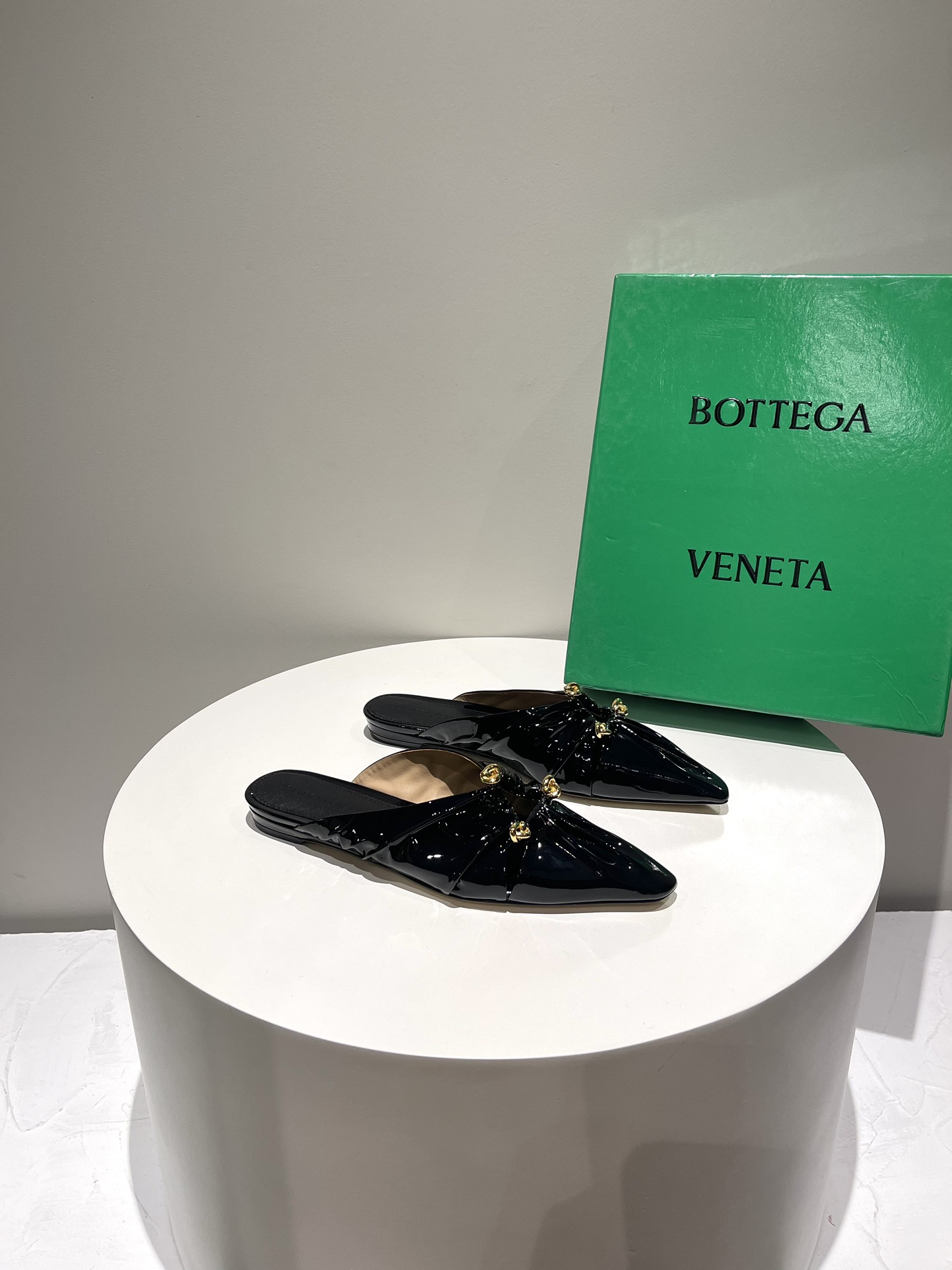 b0tte*a Ven*ta sandals