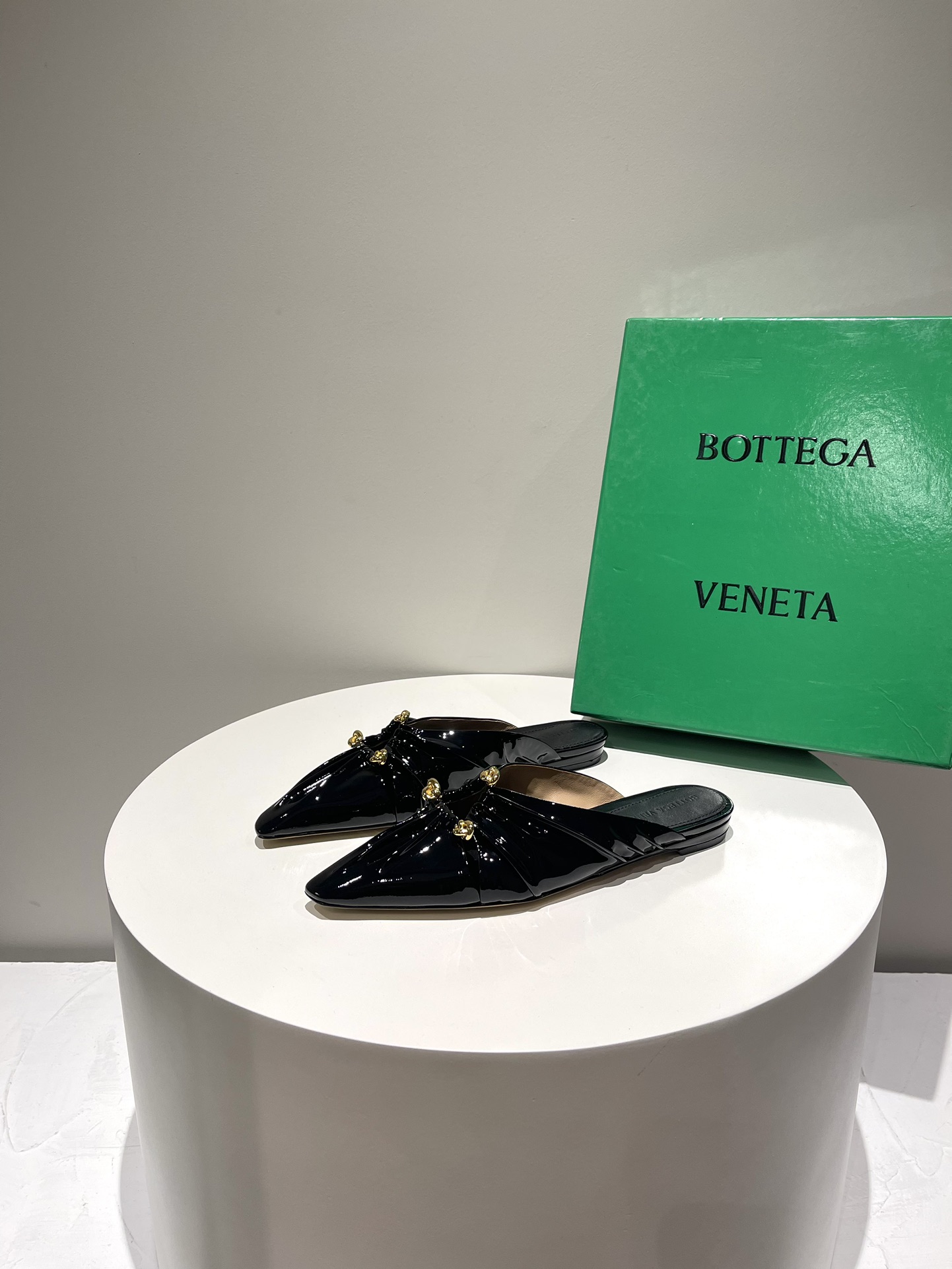 b0tte*a Ven*ta sandals