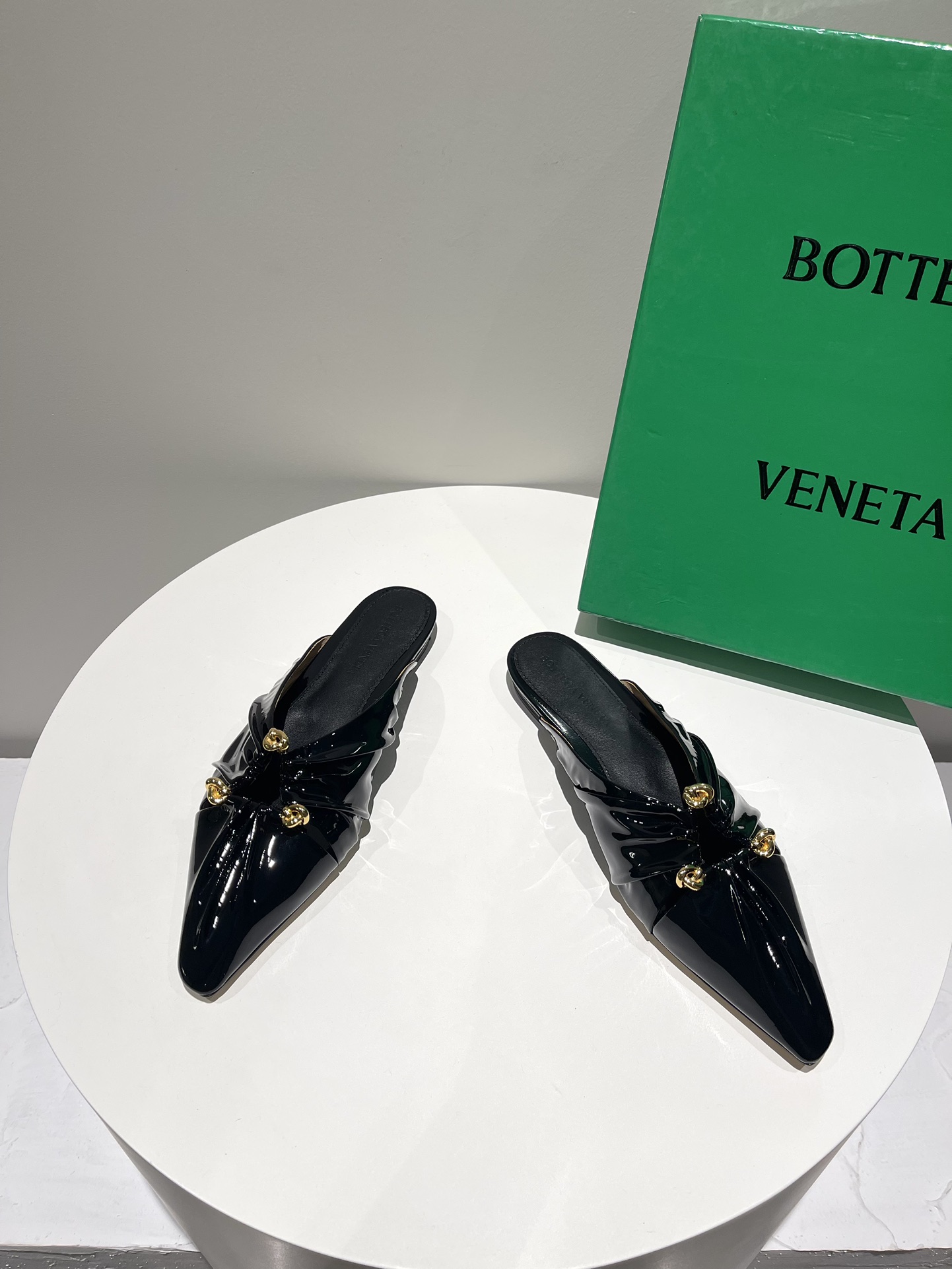 b0tte*a Ven*ta sandals