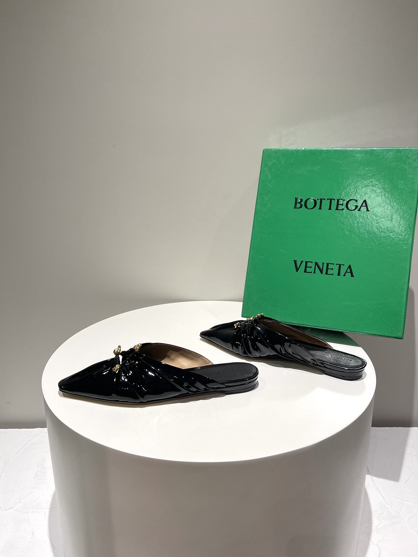 b0tte*a Ven*ta sandals