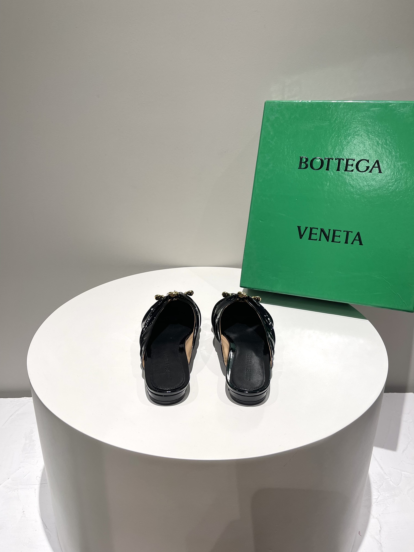 b0tte*a Ven*ta sandals