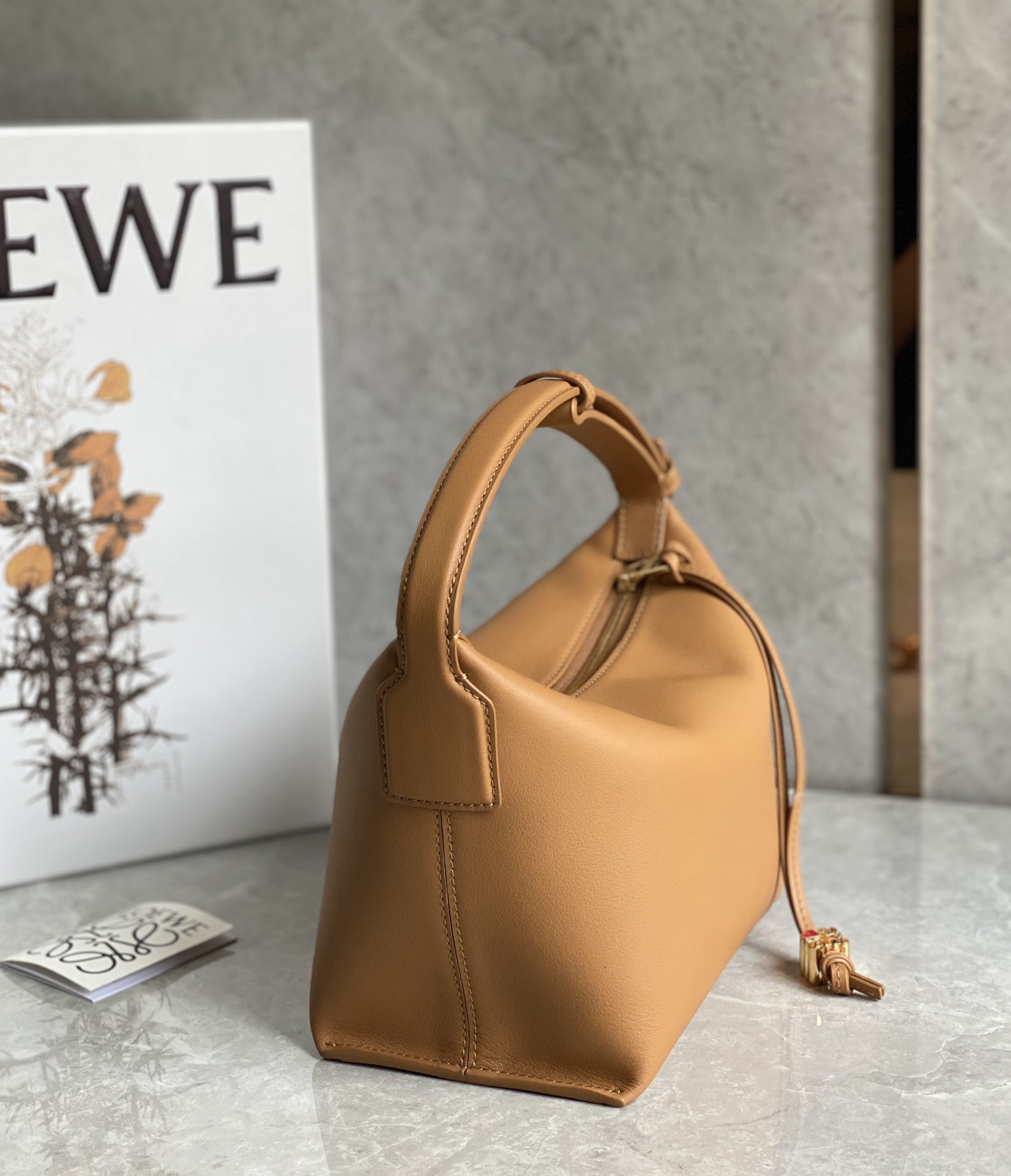 L0ew* cubi bag-20.5×17×12.5cm