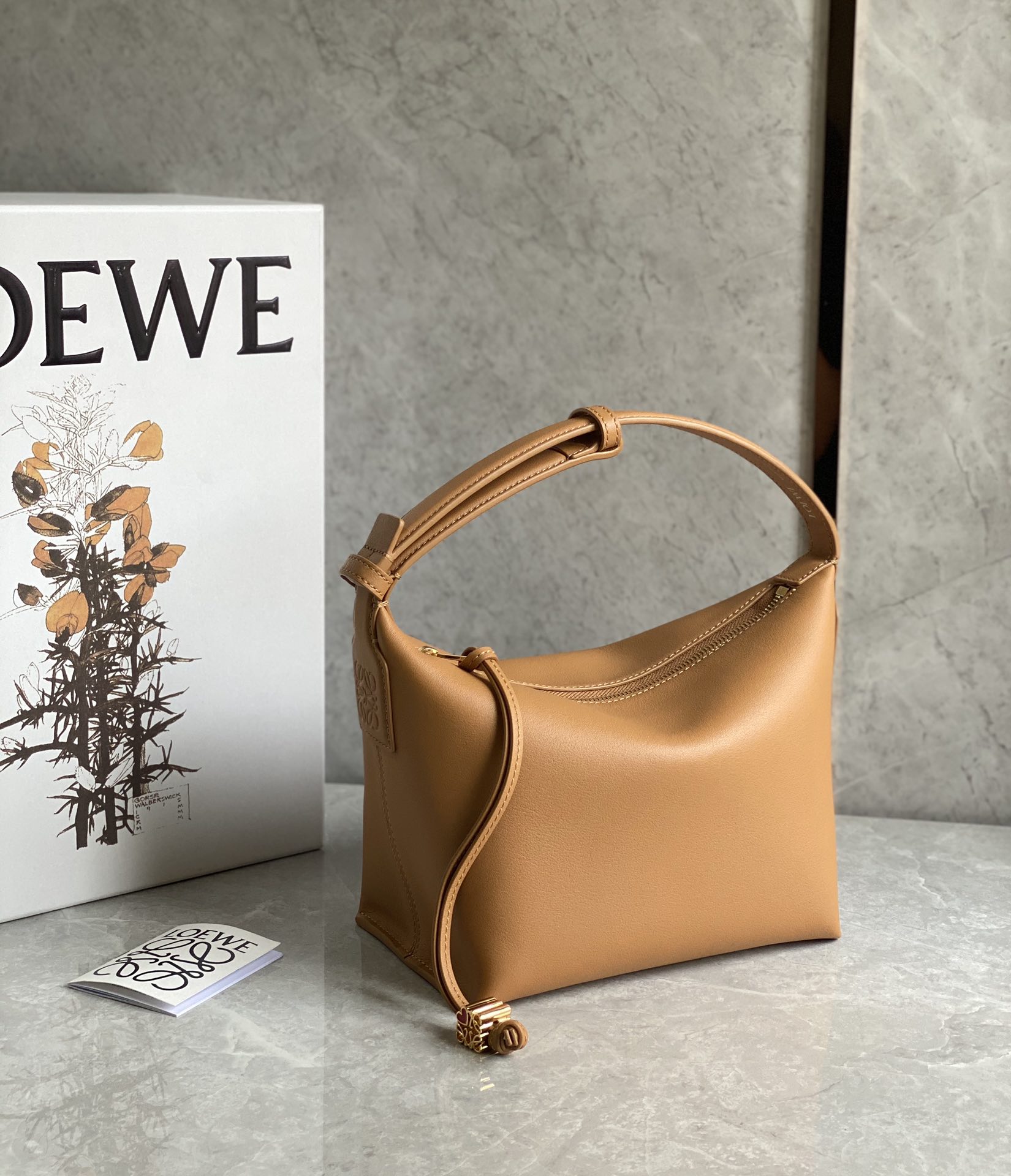 L0ew* cubi bag-20.5×17×12.5cm