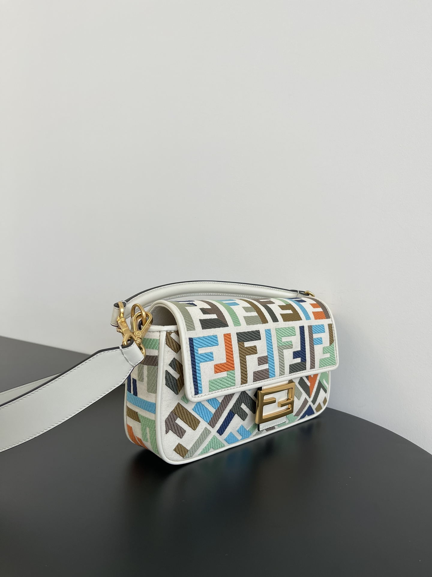 F**di baguette bag-26x14x4cm
