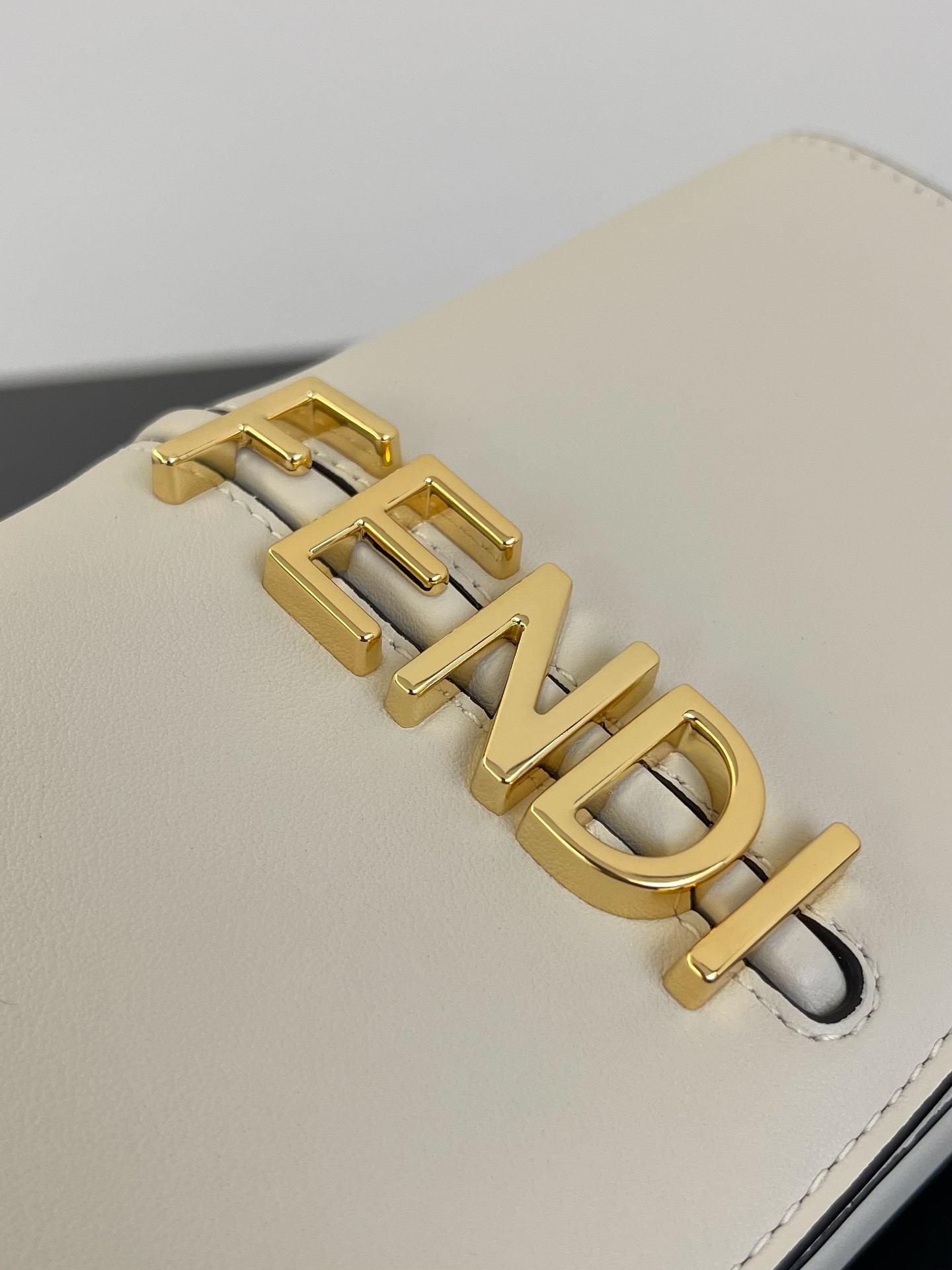 F**di wallet on chain bag-22x5x11cm