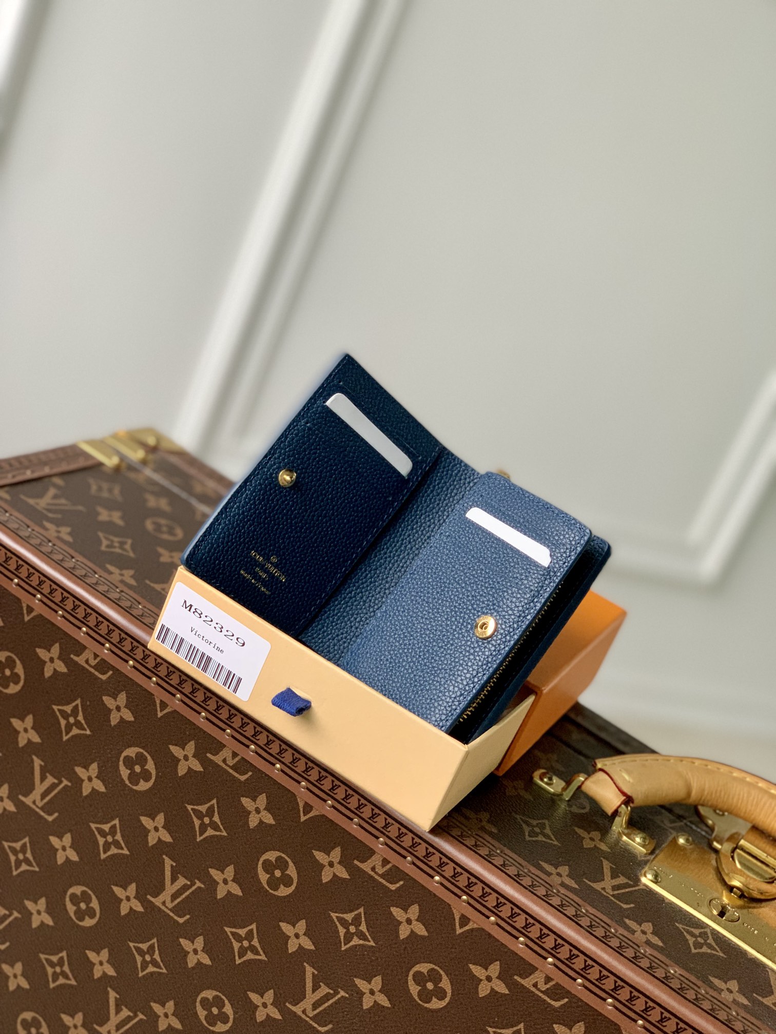 l0*is V*t0n cléa wallet-11*8.5*3.5cm