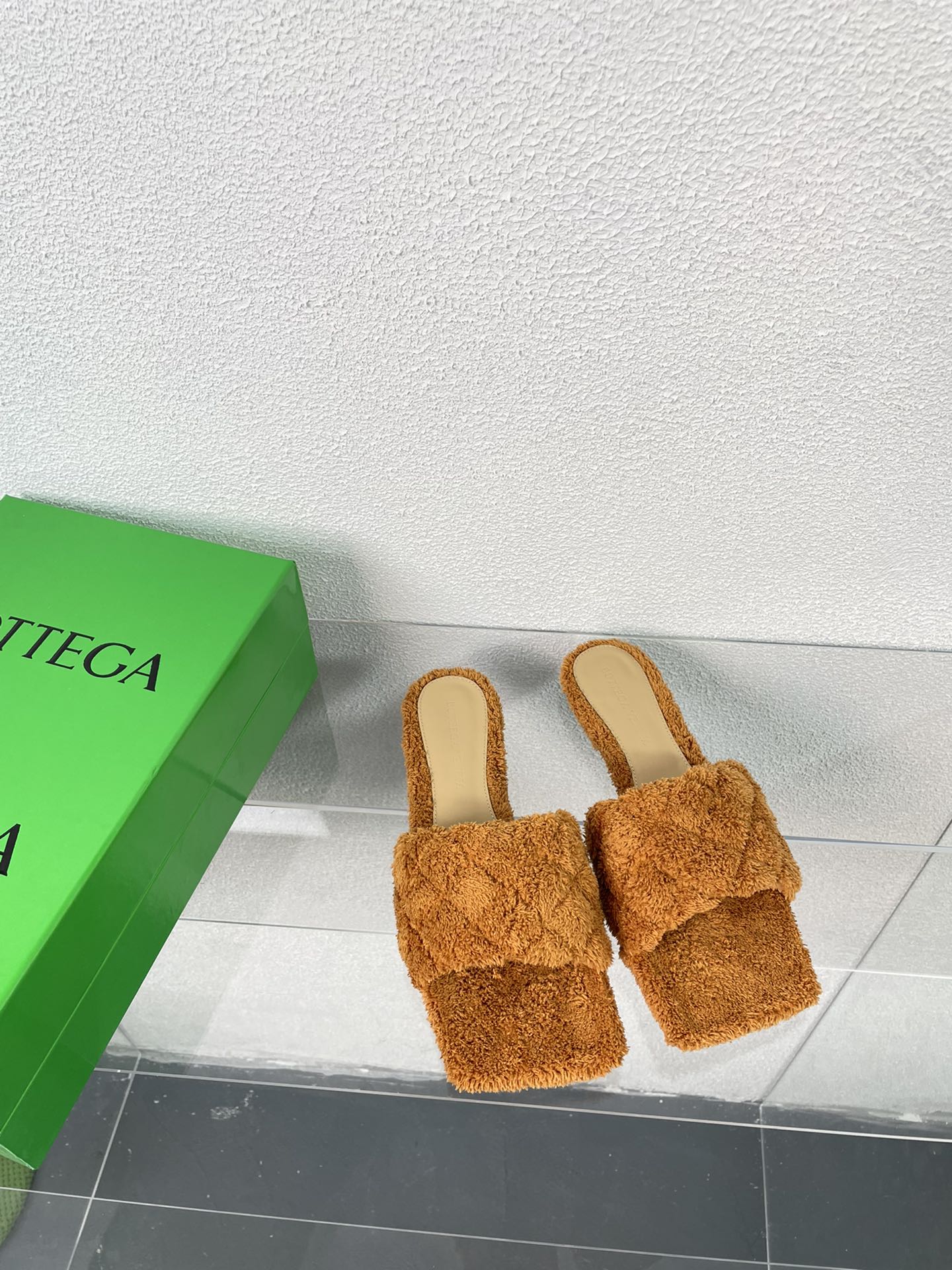 b0tte*a Ven*ta slippers