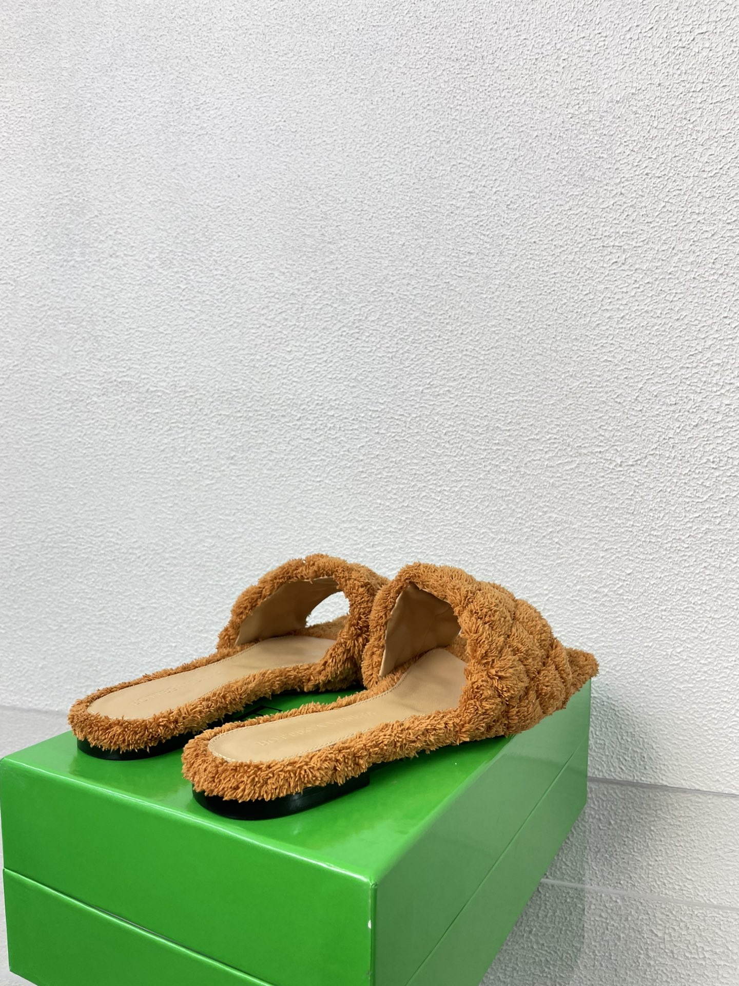 b0tte*a Ven*ta slippers