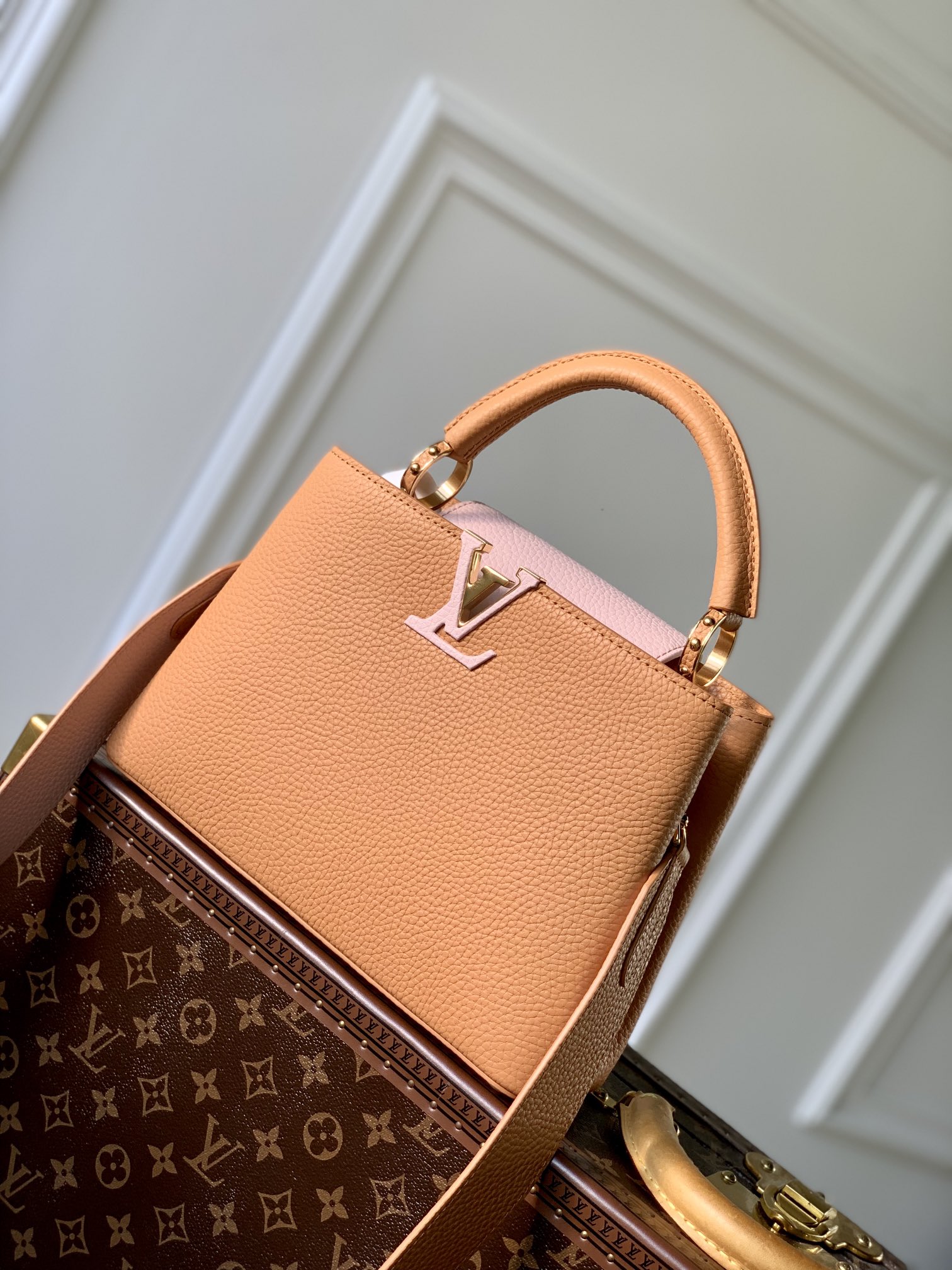 l0*is V*t0n capucines handlebag