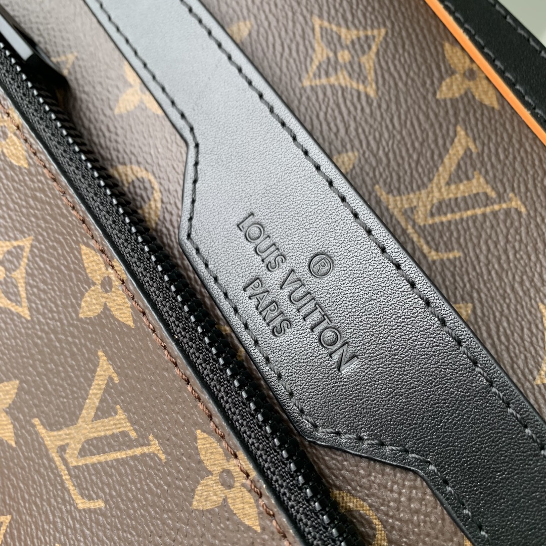 l0*is V*t0n trio messenger bag -m22481-25 x 18.5 x 7cm