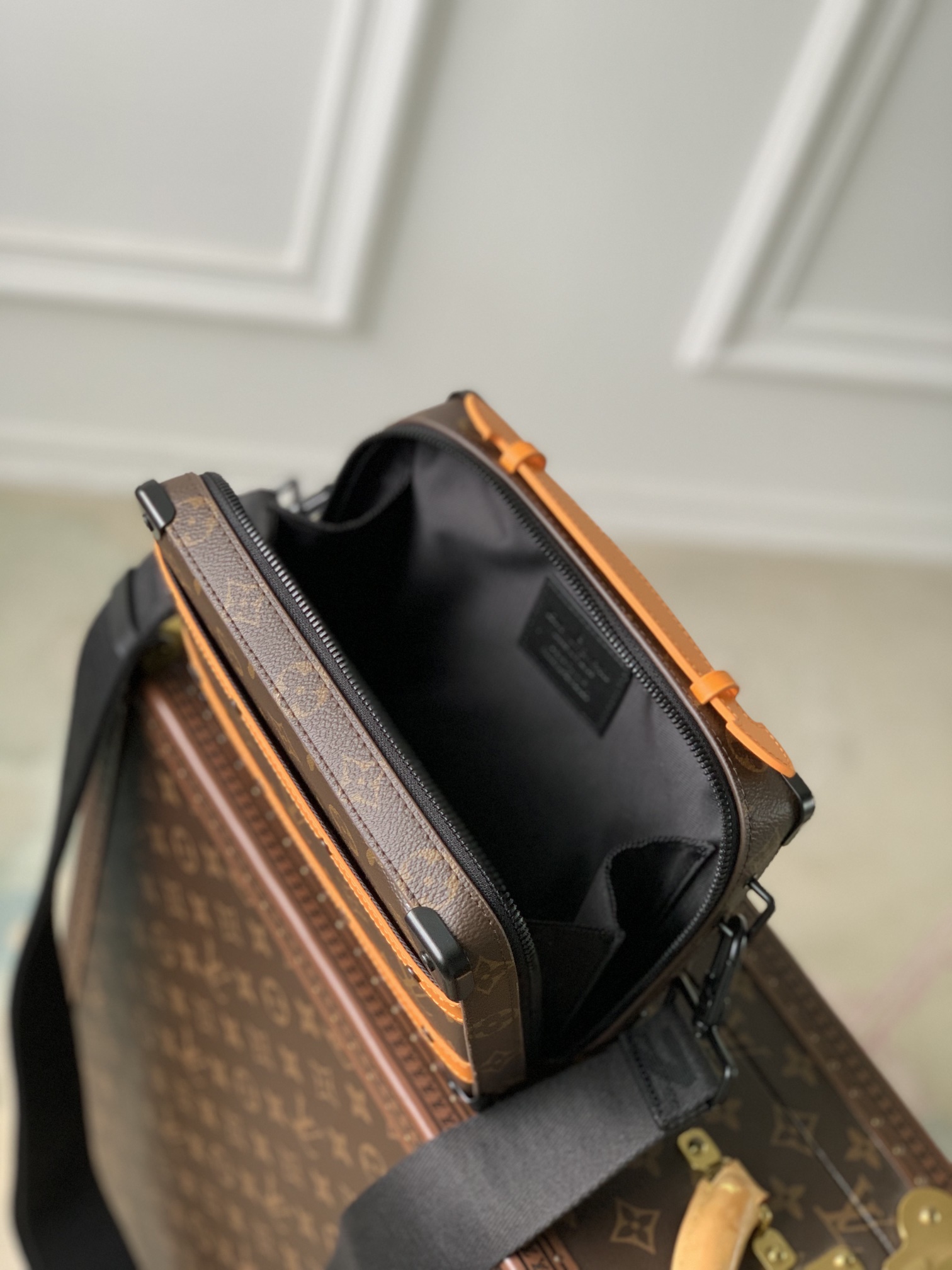 l0*is V*t0n handle soft trunk bag -m46689-25*15*7cm