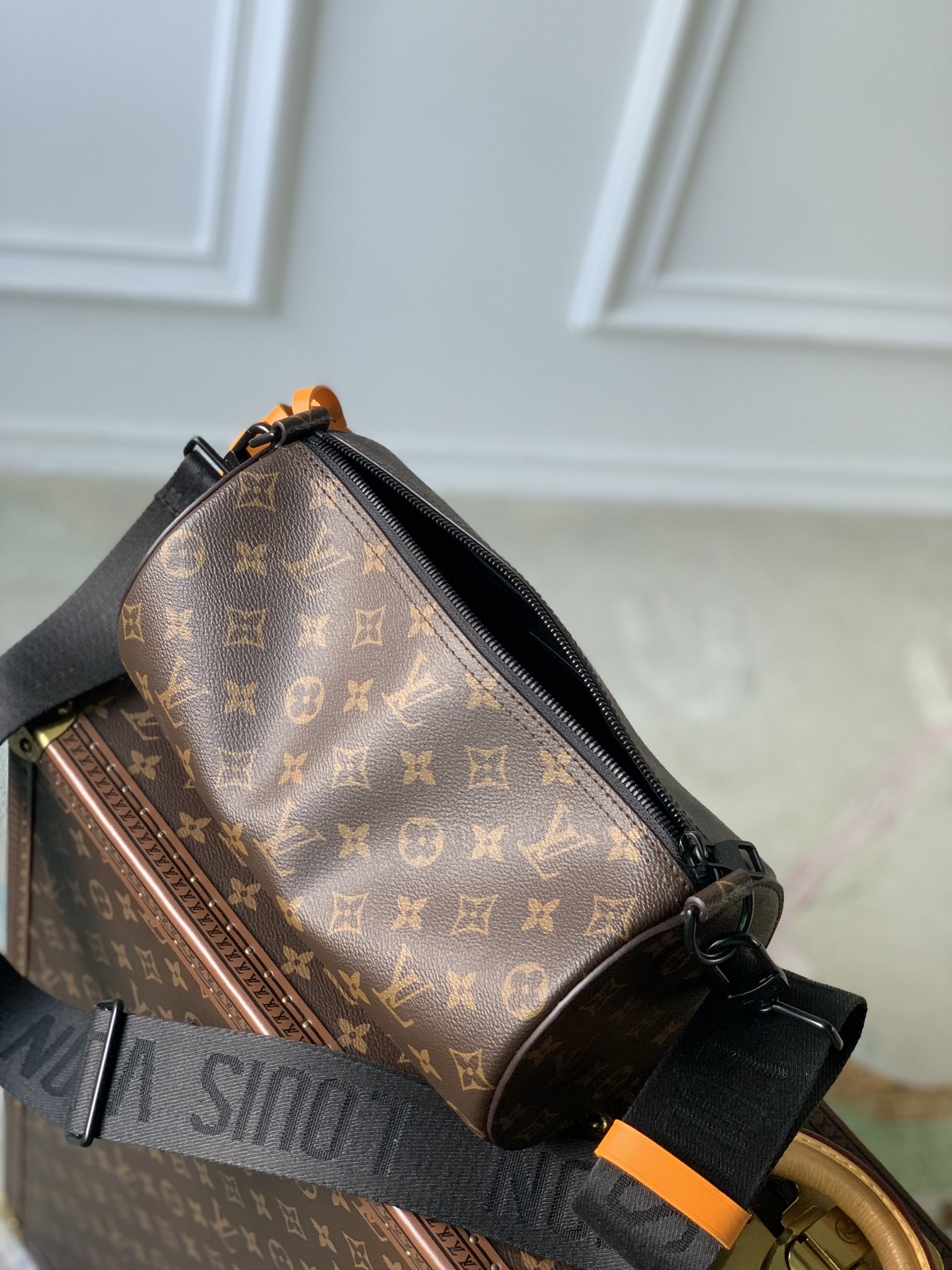 l0*is V*t0n soft polochon bag m46692-27x 15x 15cm