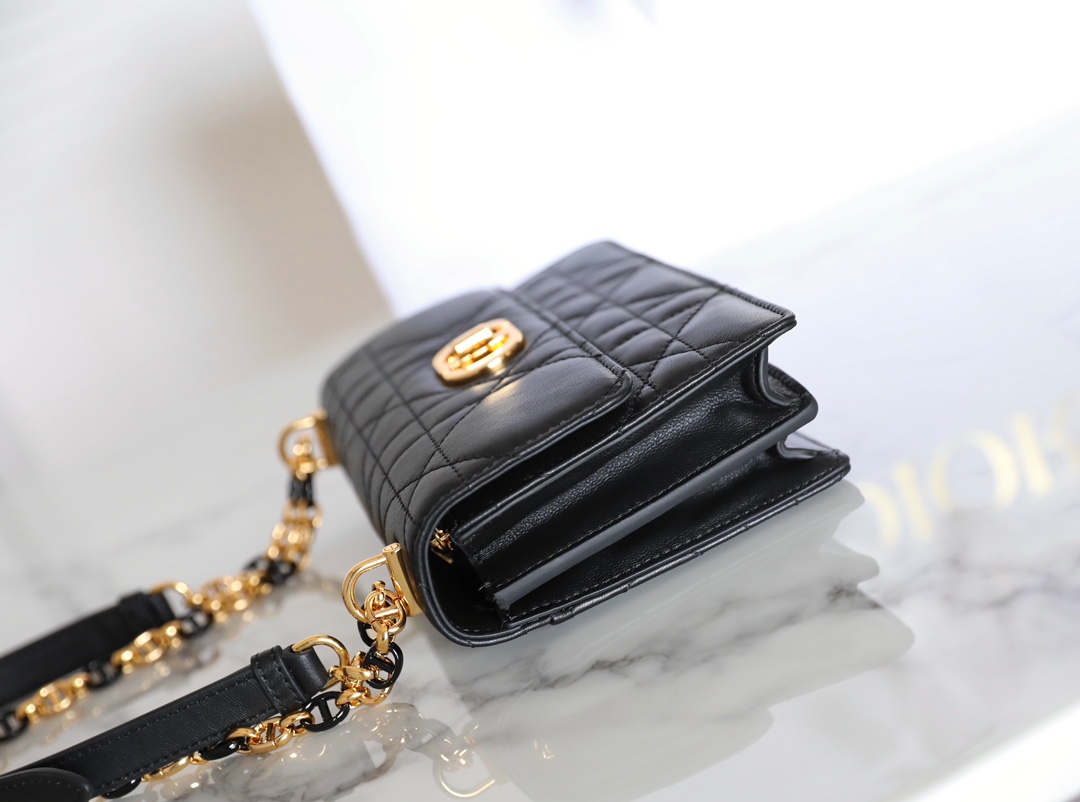 D*or caro bag- 19 x 13 x 5.5cm