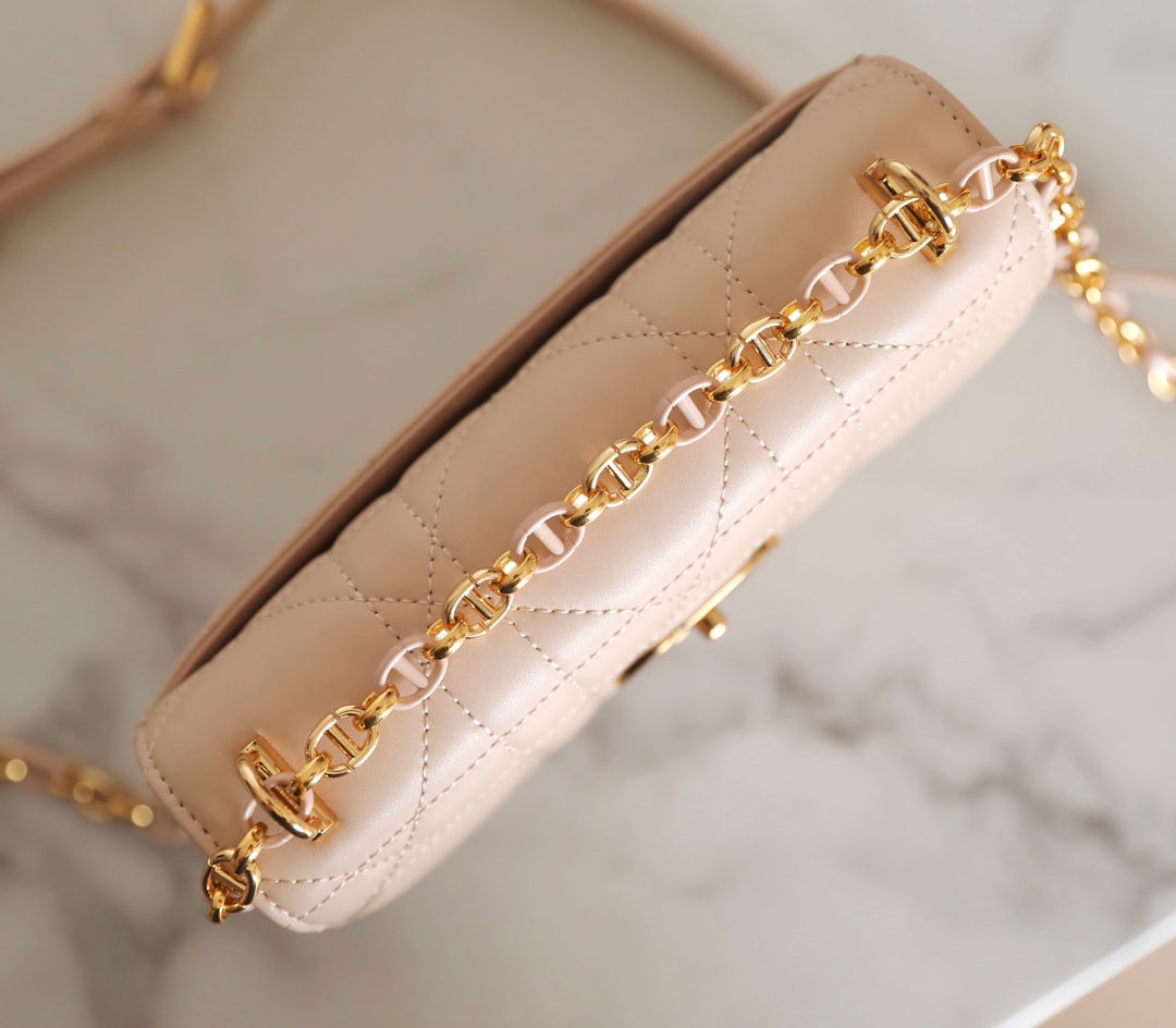 D*or caro bag- 19 x 13 x 5.5cm