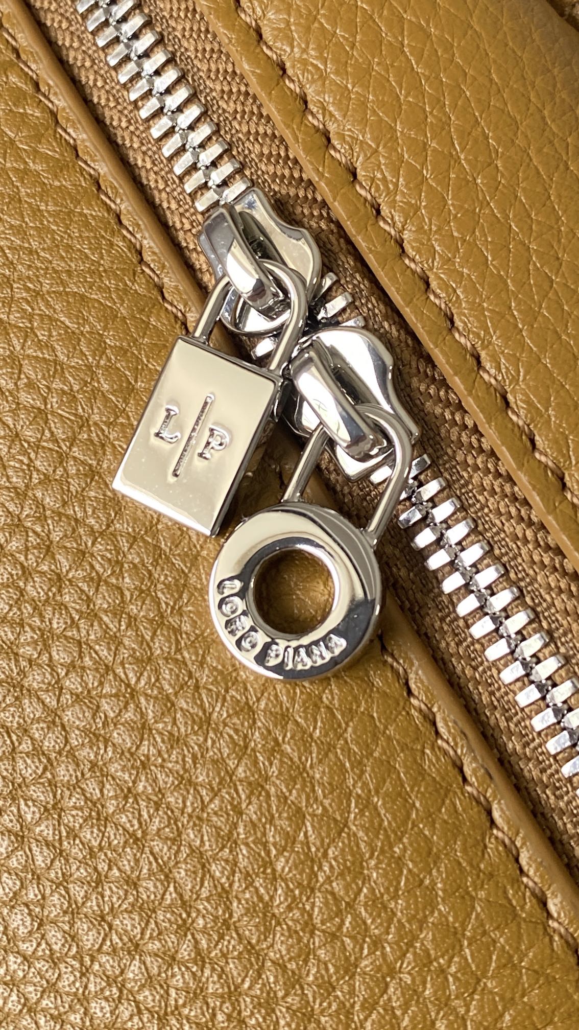 L**o p*ana bag-19cm