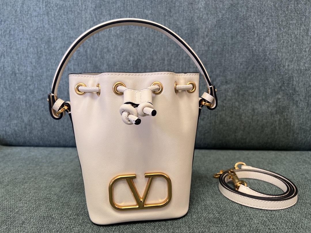 Va1e*ntin0 garavanivlogo signature bag-12*18*10cm