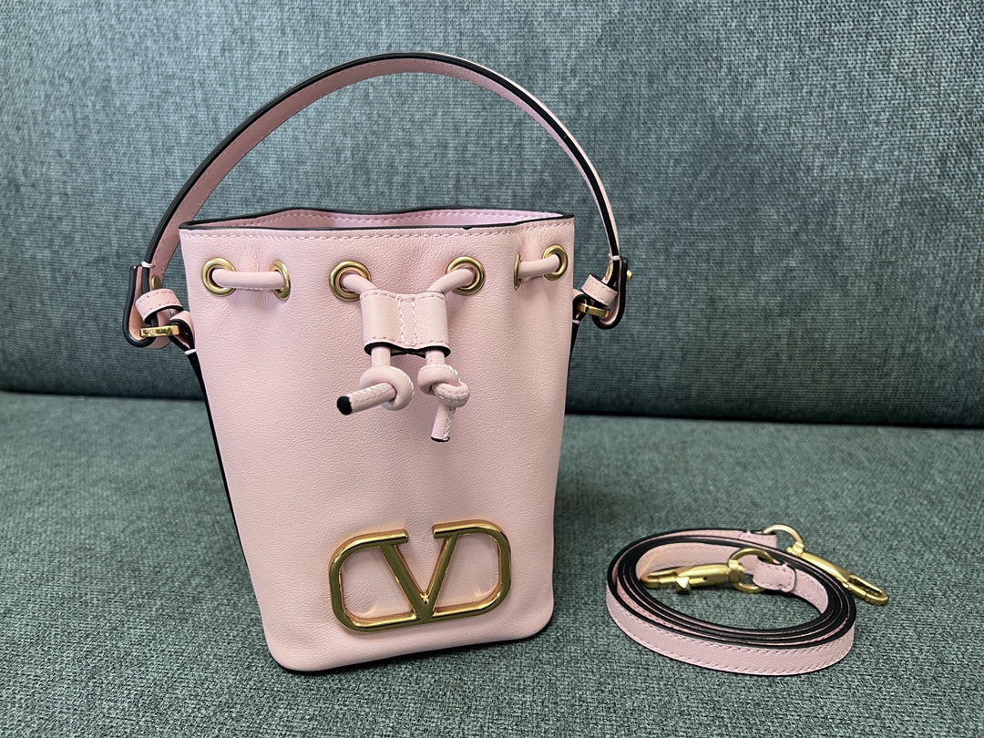 Va1e*ntin0 garavanivlogo signature bag-12*18*10cm