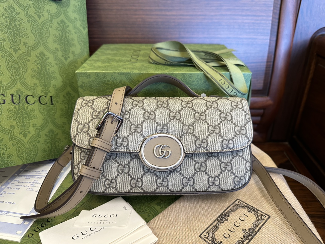 g*u*i gg S*p*e bag-21*10*5cm