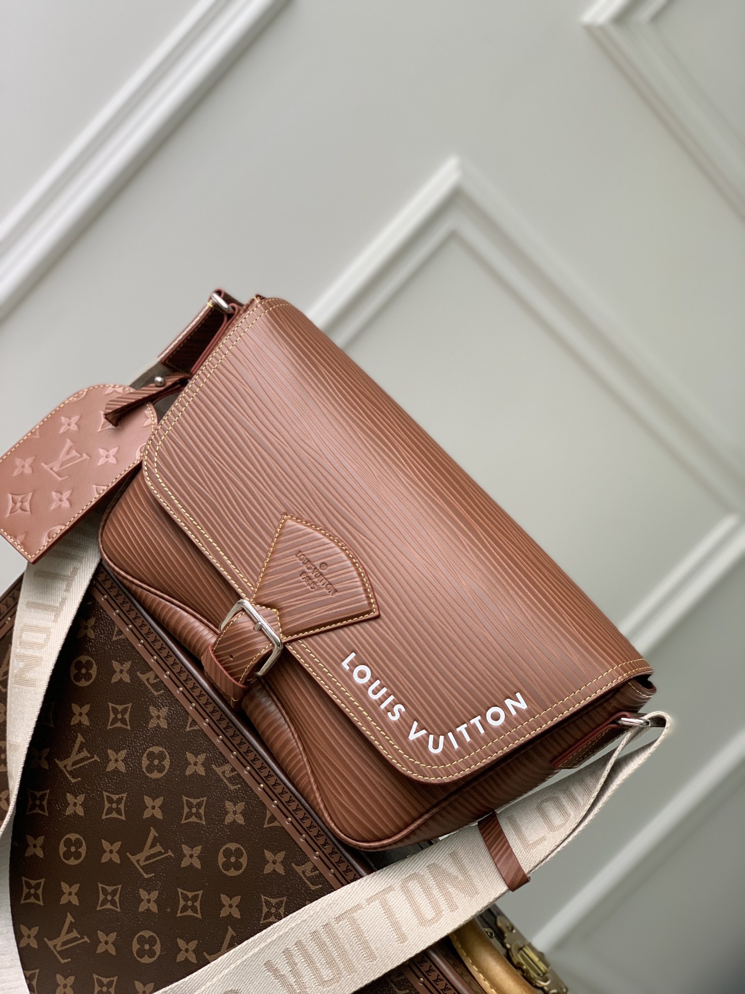 l0*is V*t0n montsouris bag-34*19*11cm