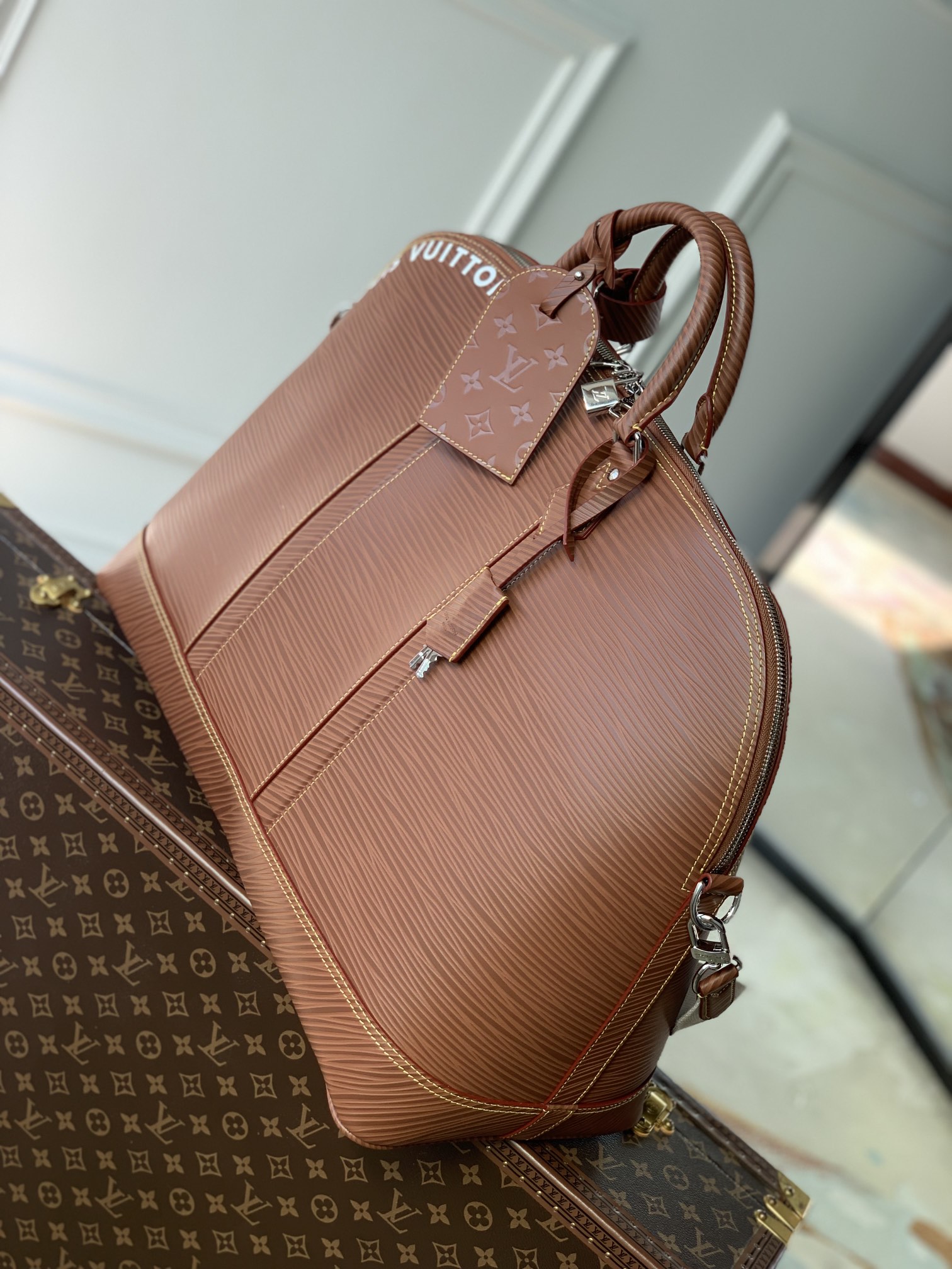l0*is V*t0n alma travel bag-64 x 42 x 22cm