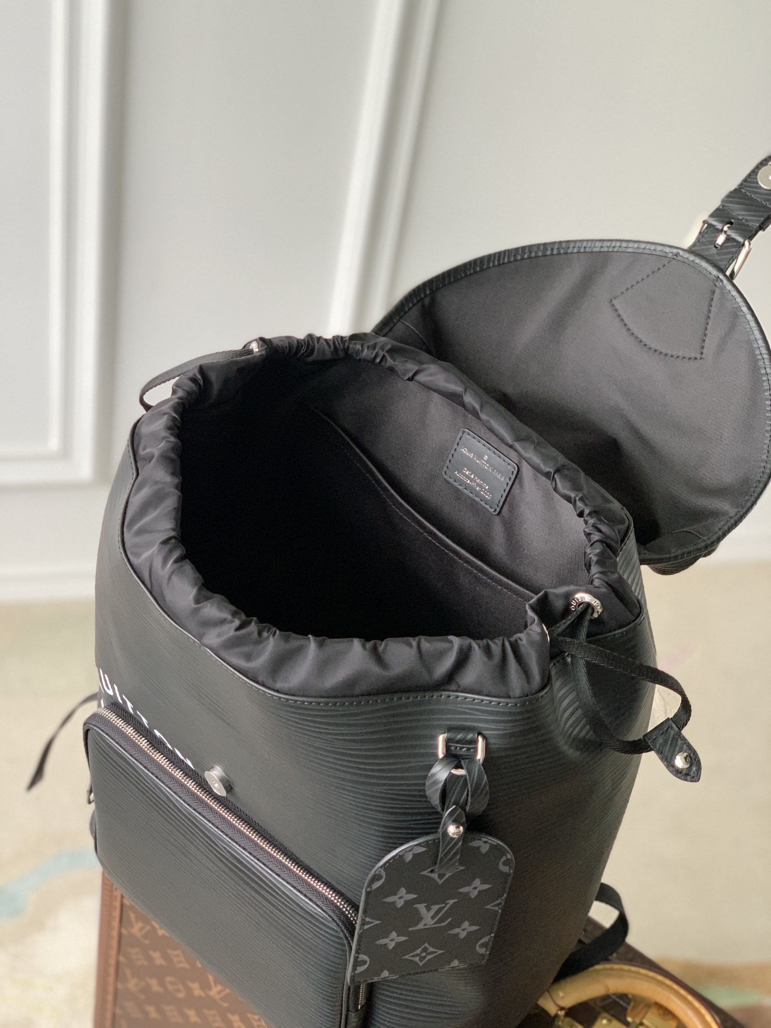 l0*is V*t0n montsouris backpack-32 x 40 x 19cm