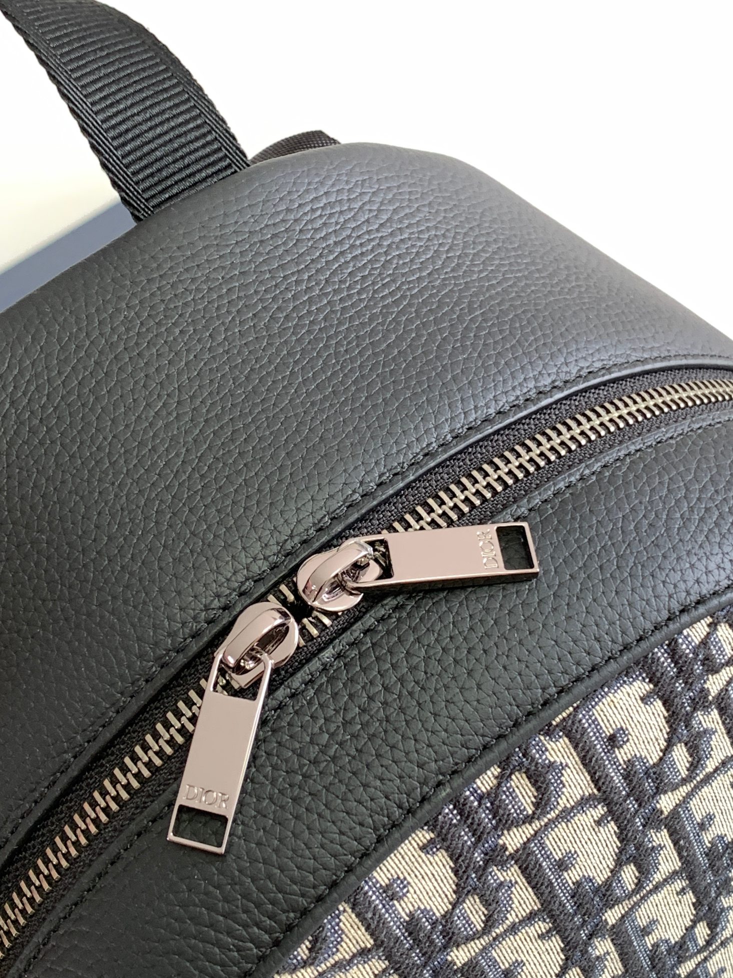 D*or explorer backpack-30 x 42 x 14.5cm