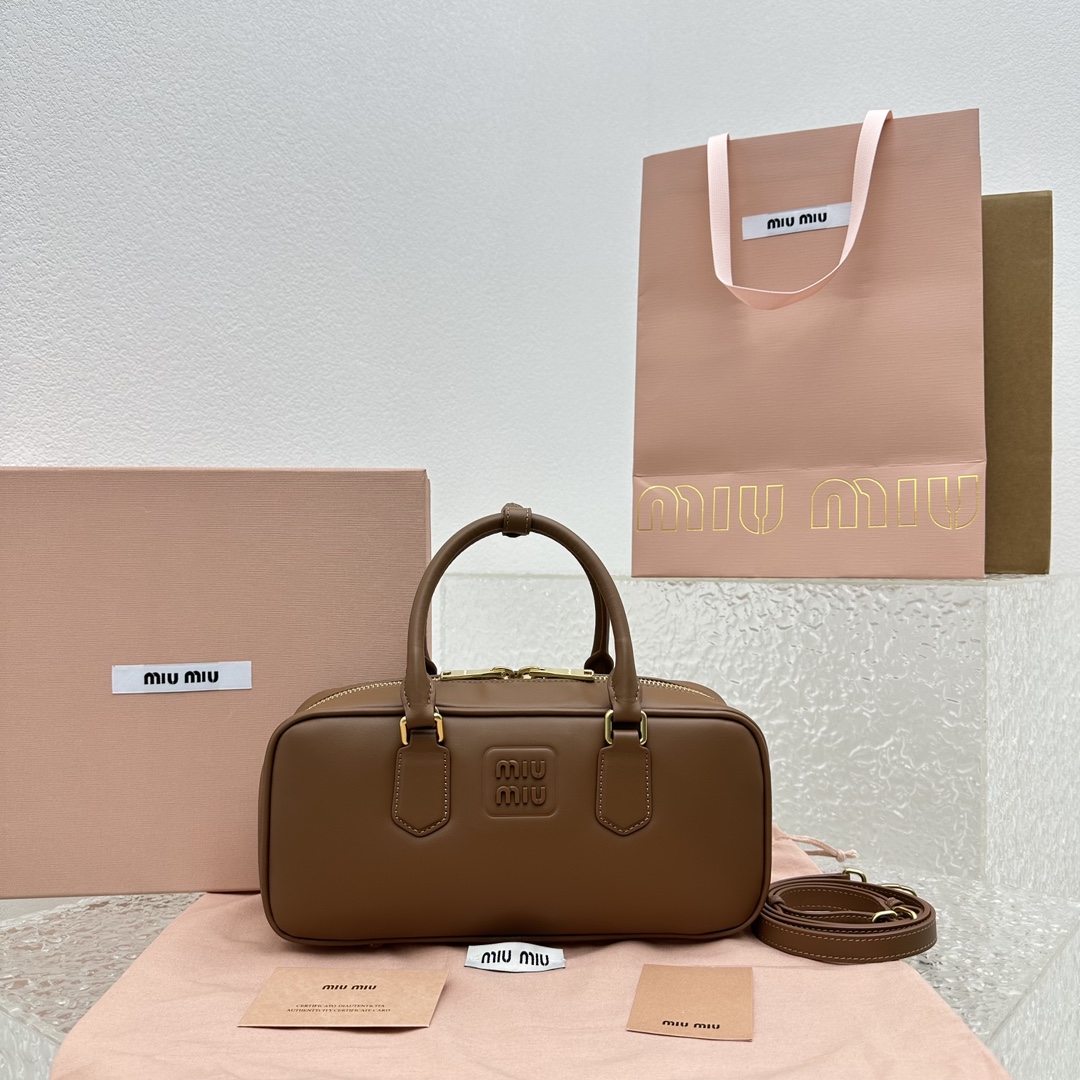 M*um*u ss23 softy padded bag-27*12*9cm