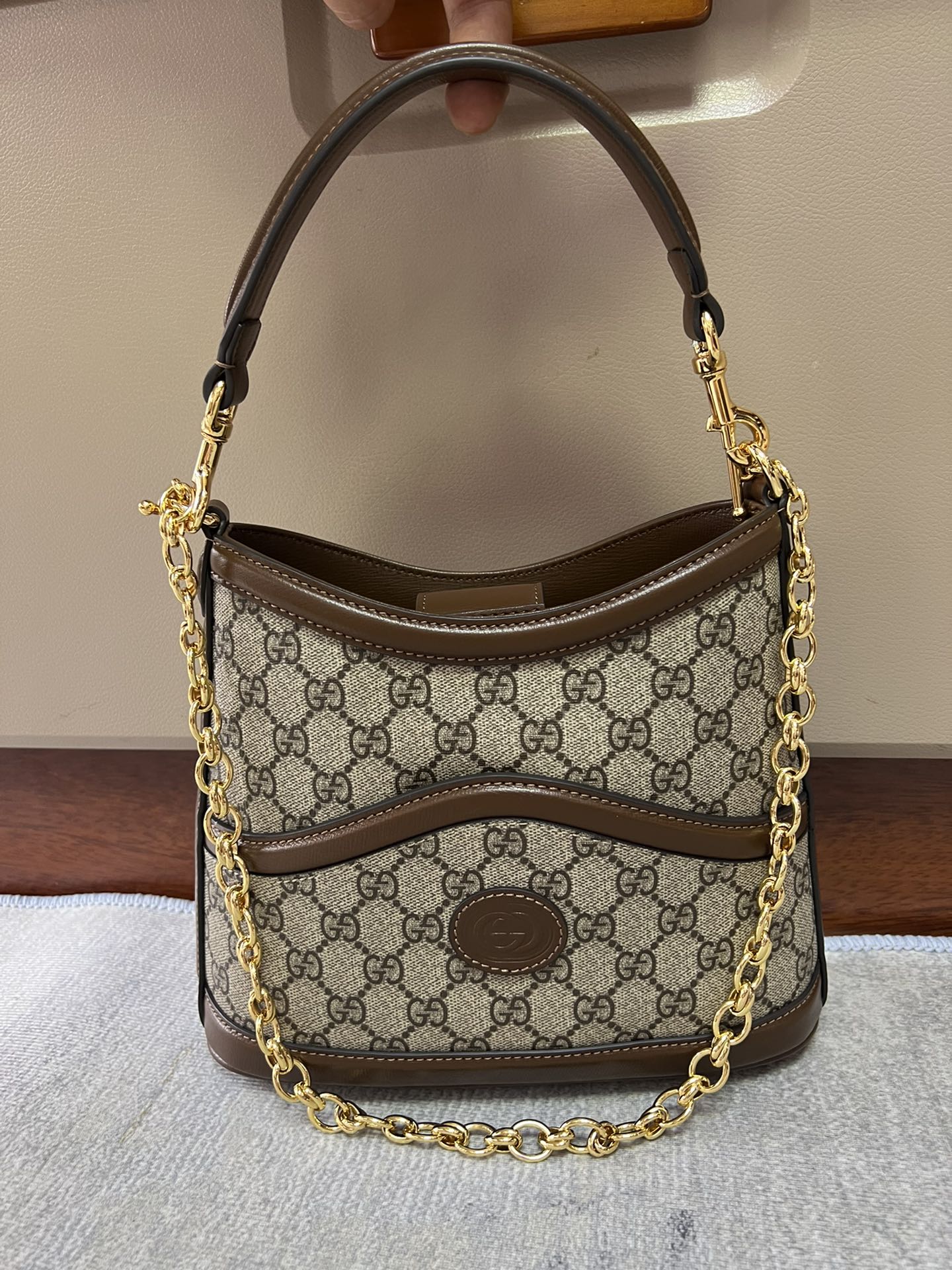 G*u*i tote 2023-25x 21x 9cm