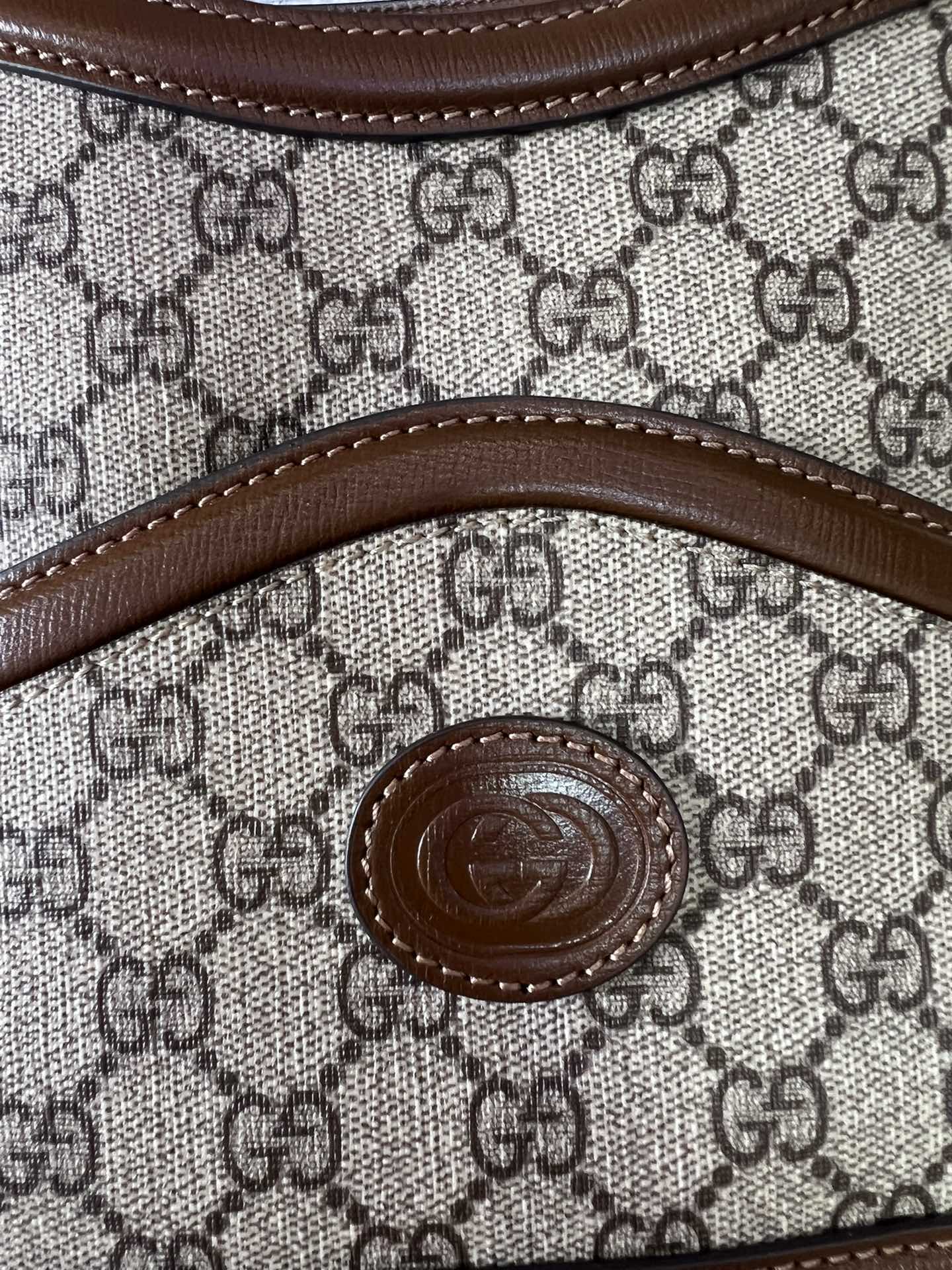 G*u*i tote 2023-25x 21x 9cm