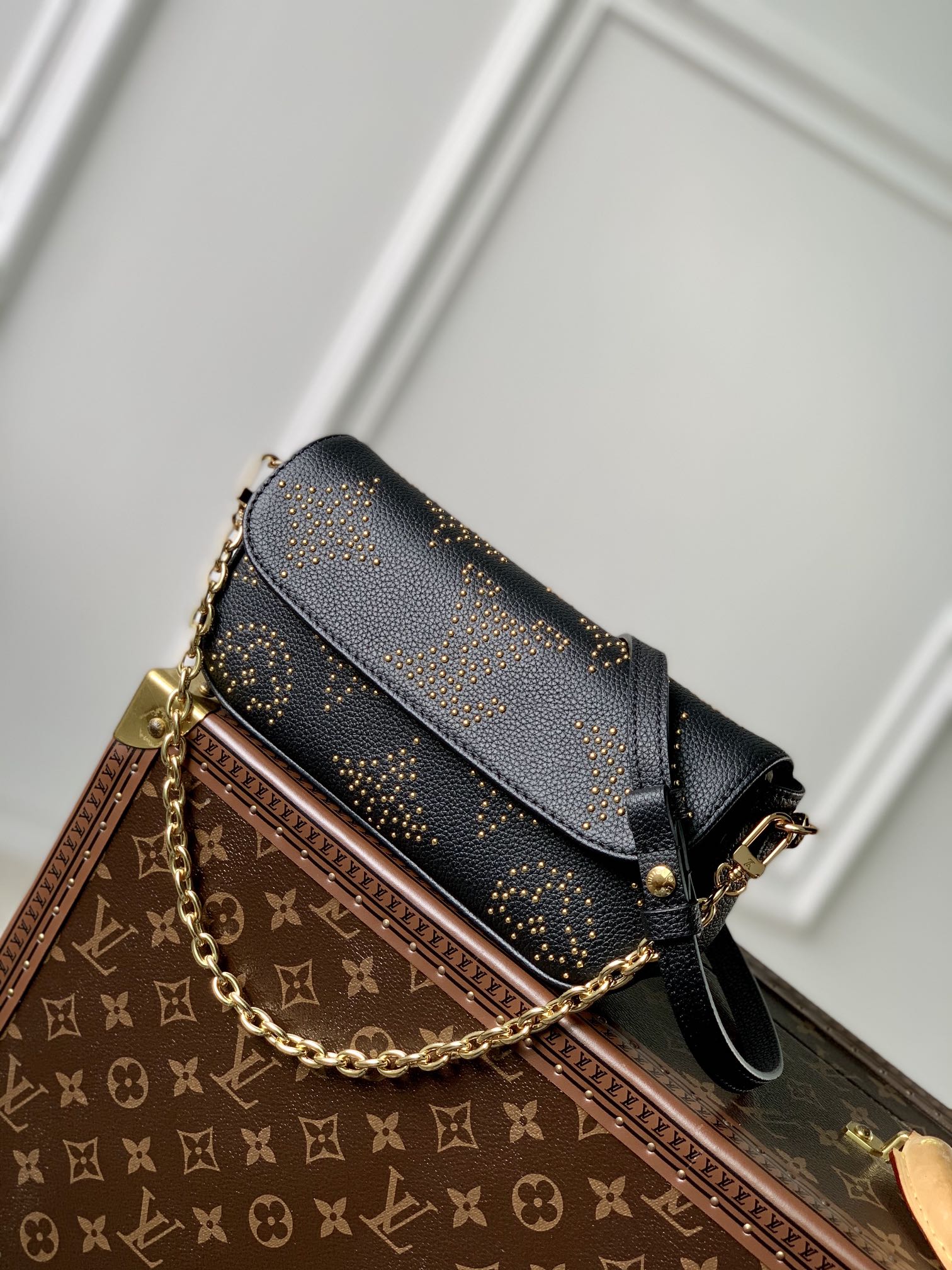 l0*is V*t0n wallet on chain ivy-23.5 x 12.0 x 4.3 cm