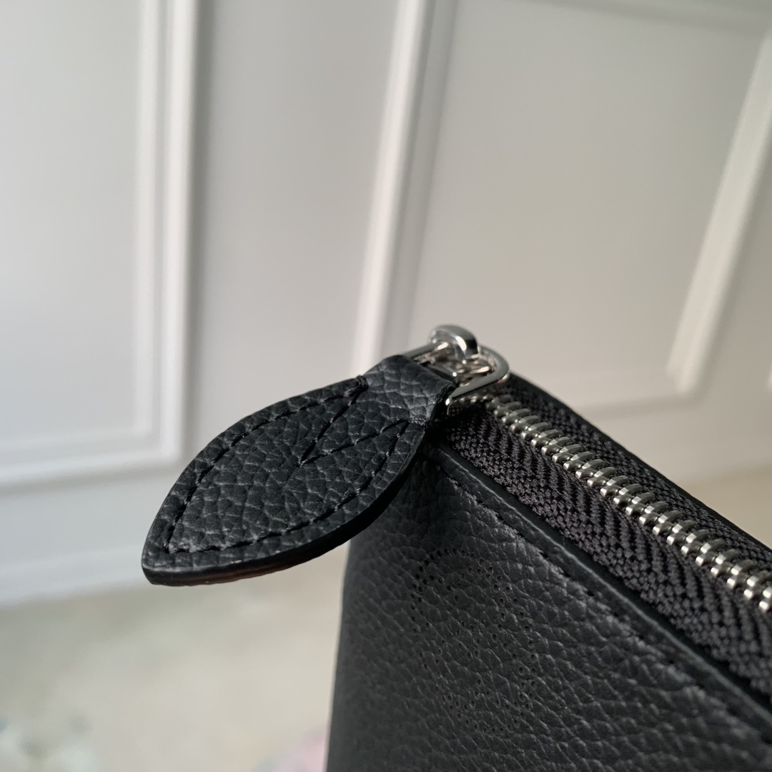l0*is V*t0n wallet-m81558-11.5 x 10.5 x 2cm